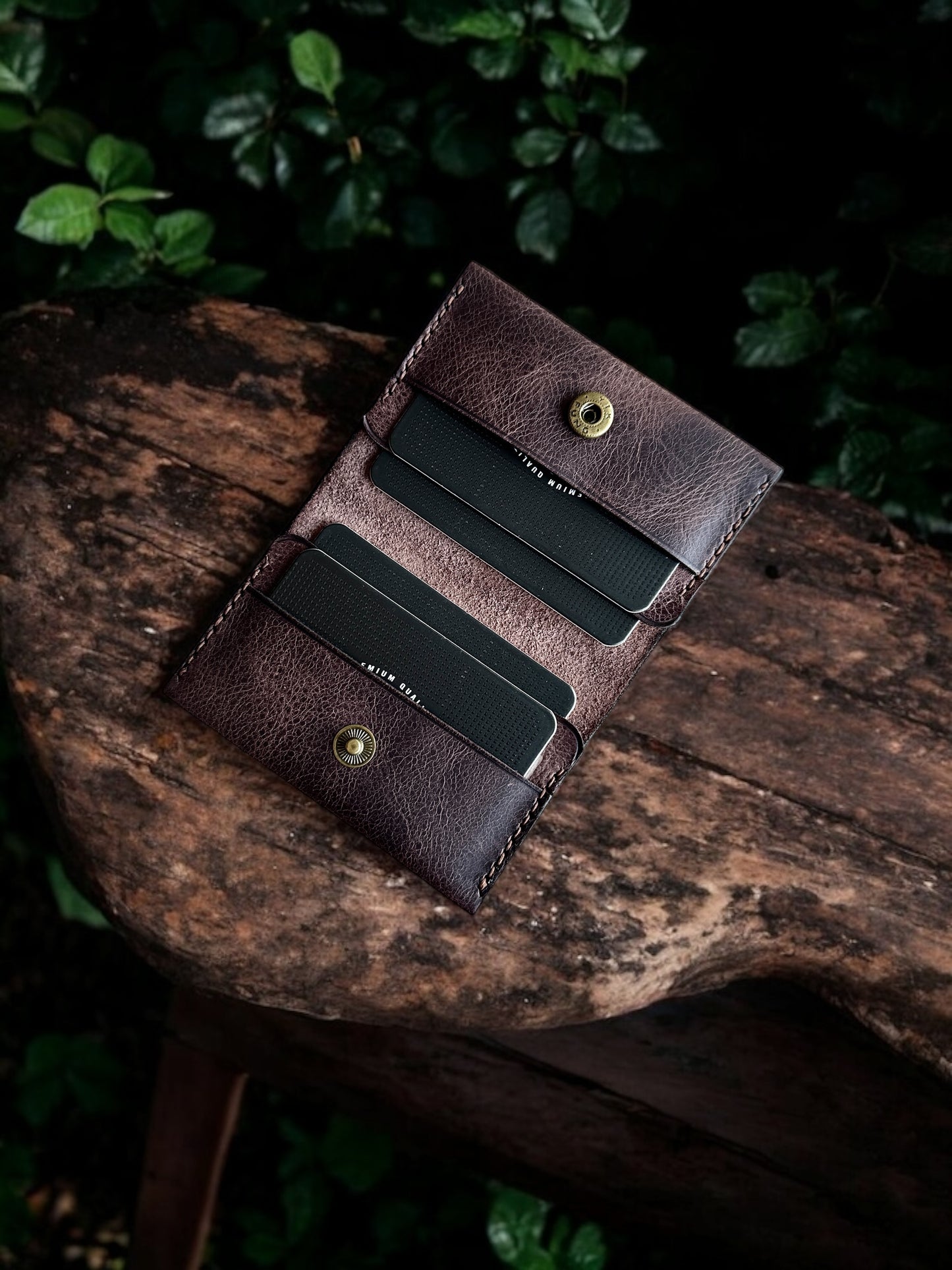 Hakiki Deri El Yapımı Koyu Kahve Kartlık – Minimal Şıklıkta Vintage Cüzdan – Kadın & Erkek İçin
