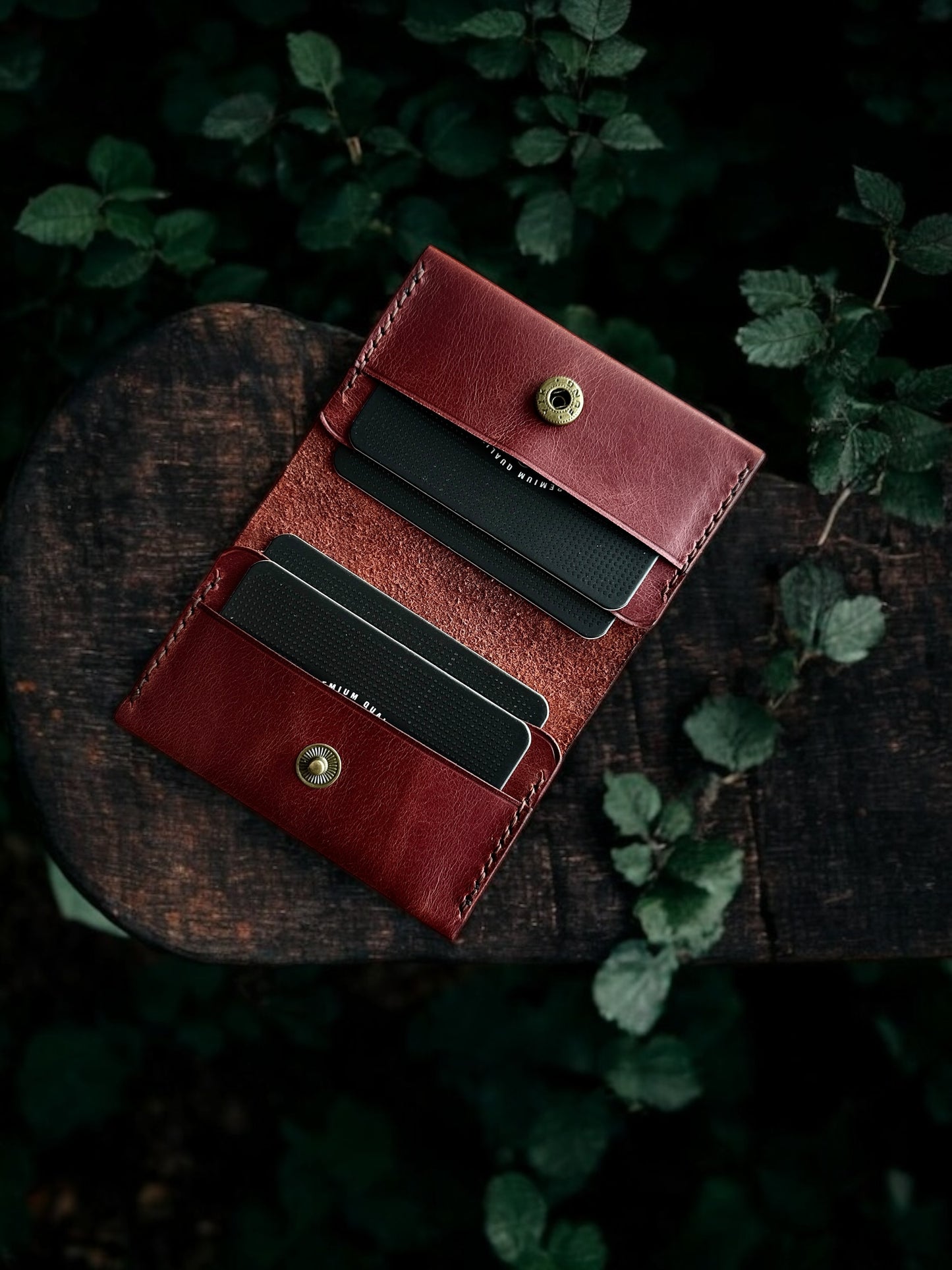 El Yapımı Bordo Deri Kartlık – Hakiki Deri, Minimal ve Şık Tasarım – Unisex Vintage Cüzdan
