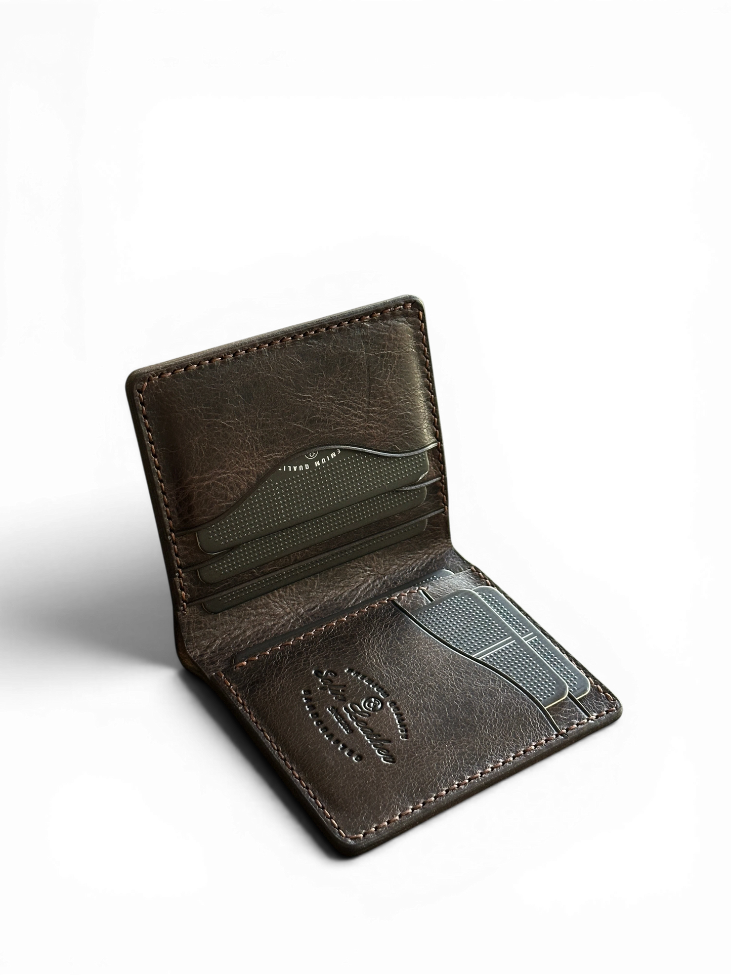 Safir Leather Babil Heritage acı kahve rengi, el yapımı, vintage İtalyan deri cüzdanın içten görünümü.