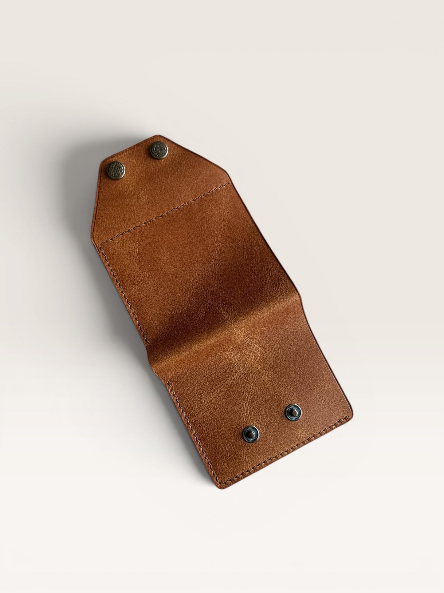 Safir Leather Babil Lock hakiki deri cüzdan, taba rengi, çıtçıt kapamalı, 10x9 cm.