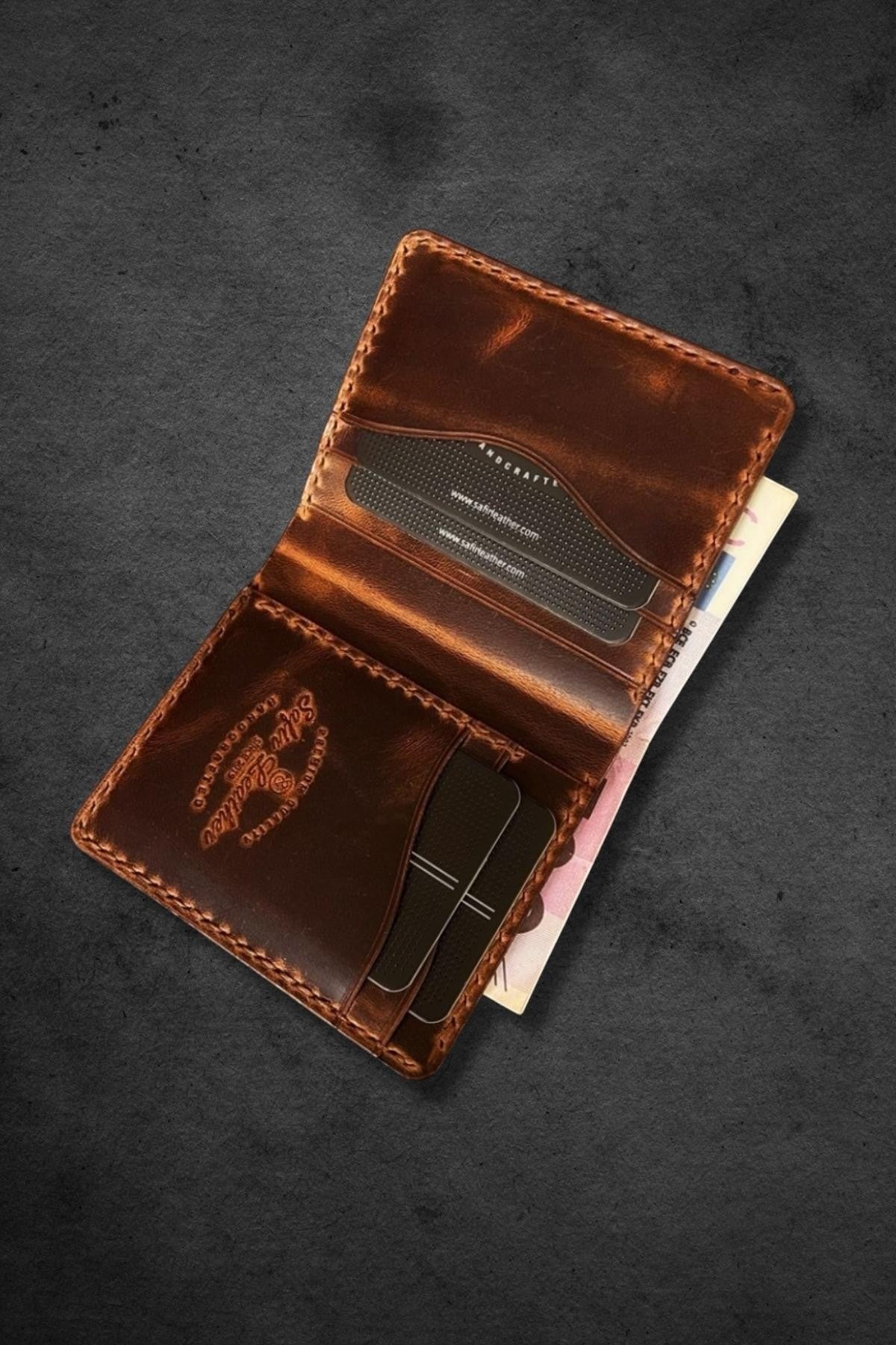 Safir Leather Babil el yapımı marron deri cüzdan, mumlu dikişli, minimal ve vintage tasarımlı hakiki dana derisi.