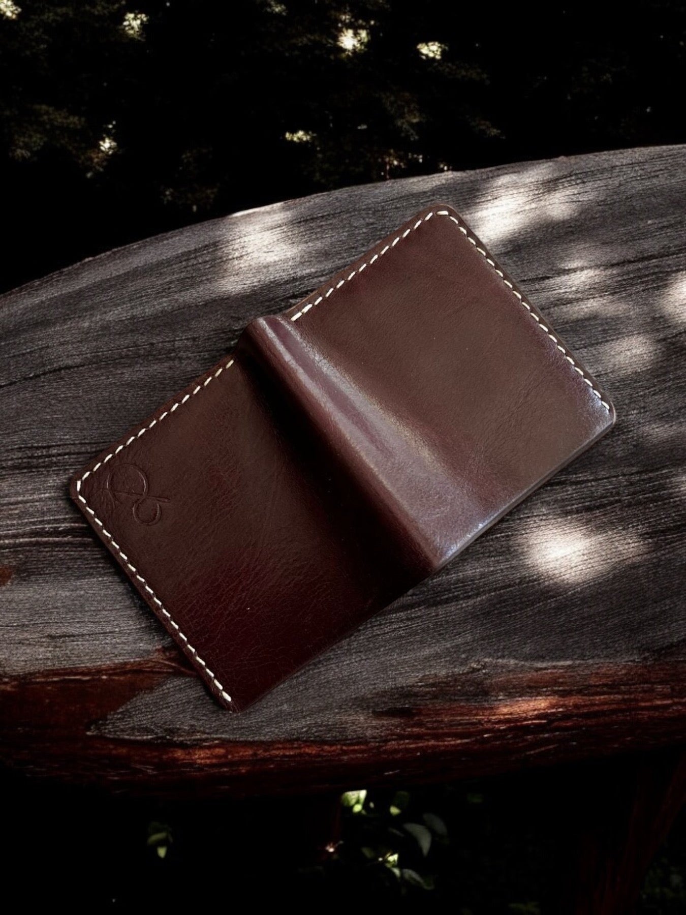 Safir Leather bordo renkli, el yapımı, mumlu iple dikilmiş minimal hakiki vajetal deri cüzdan