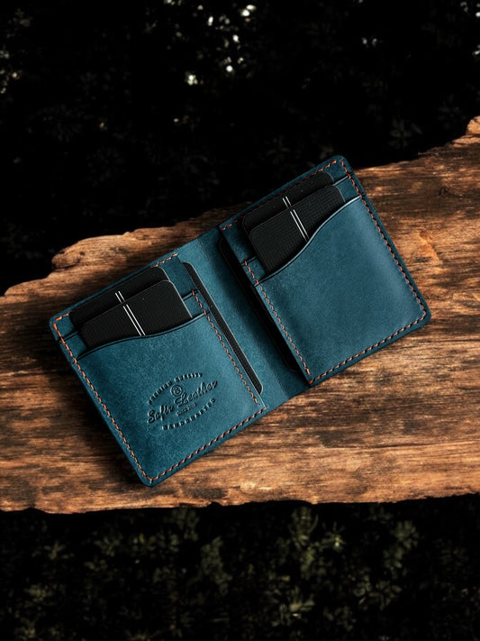 Safir Leather, derin mavi, hakiki deri, el yapımı, minimalist cüzdan. Kartlık ve para bölmeli.