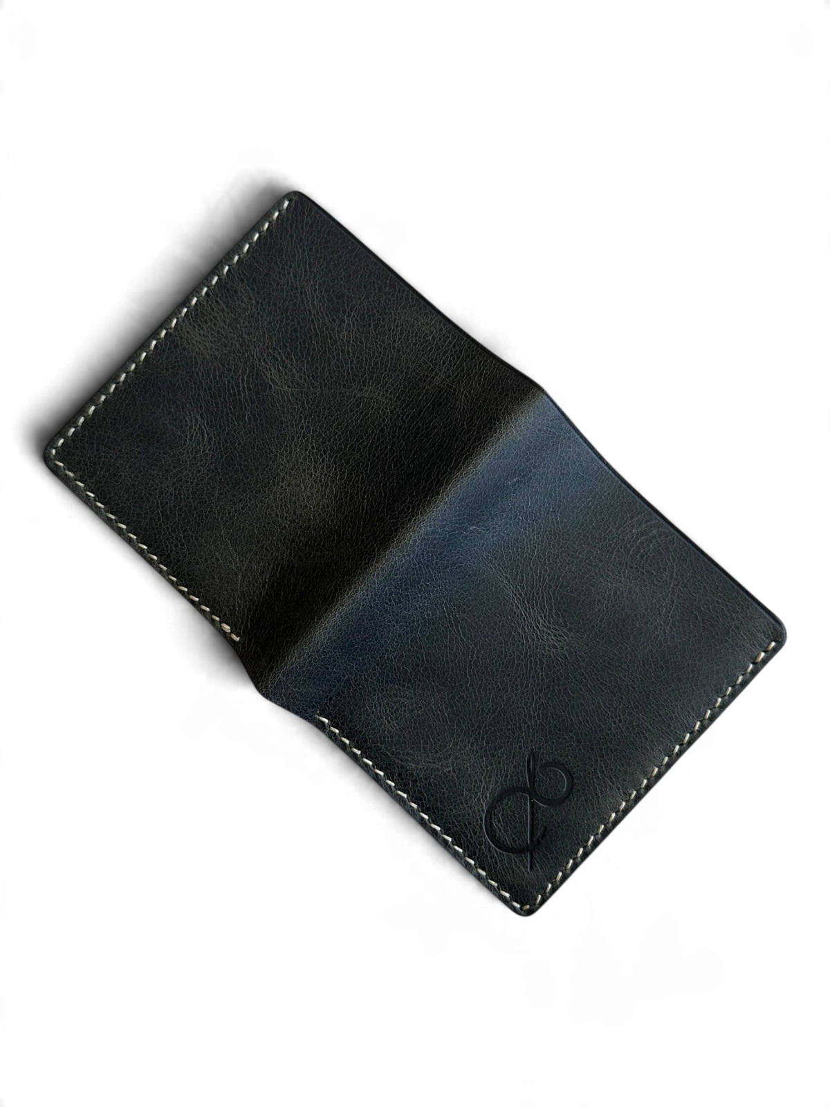 Safir Leather haki renkte, el yapımı İtalyan derisi, minimalist tasarımlı, dikiş detaylı erkek cüzdanı.