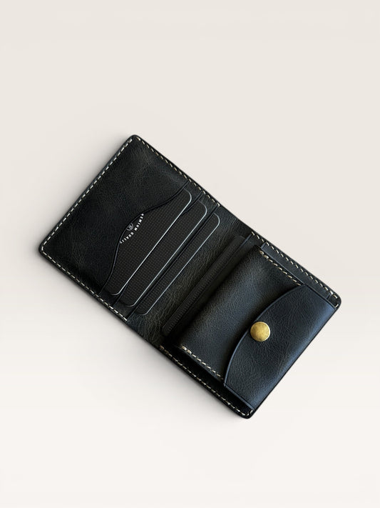 Safir Leather el yapımı, haki renkli, İtalyan derisi cüzdan. Kart bölmeleri ve bozuk para gözü bulunur.