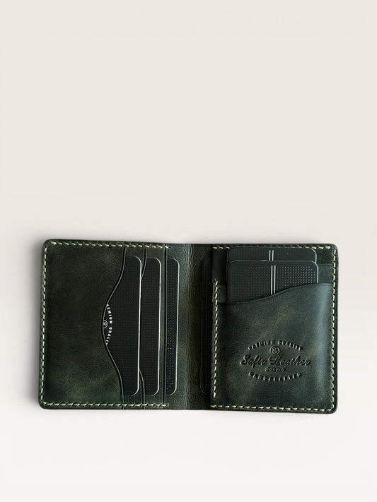 Safir Leather haki renkli, hakiki deri, el yapımı cüzdan. Kart bölmeli ve sade tasarımlı.