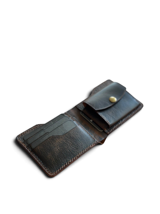 Safir Leather el yapımı, vintage kahverengi, hakiki İtalyan deri erkek cüzdanı. Kartlık, bozuk para cebi ve para bölmesi bulunur.