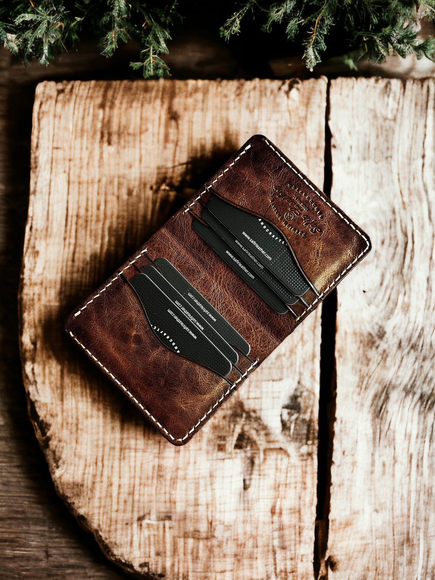 Safir Leather el yapımı kahverengi İtalyan deri cüzdan, 8-12 kart kapasiteli, minimal tasarım.