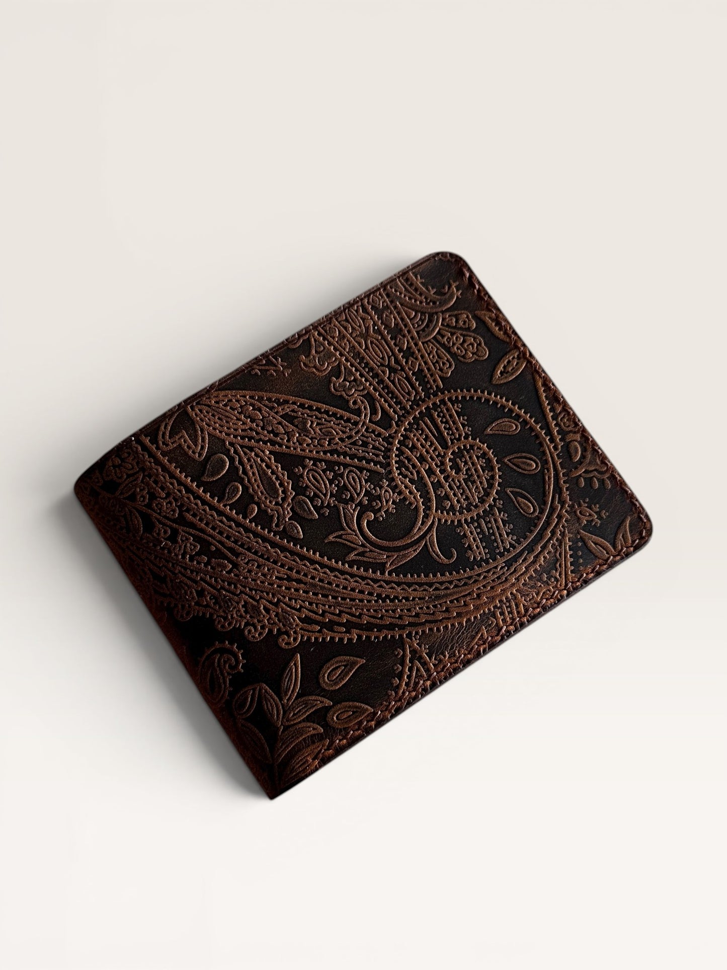 Safir Leather kahverengi, kaşmir desenli, hakiki deri erkek cüzdanı. Minimalist tasarım, 5 kart bölmesi, bozuk para cebi.