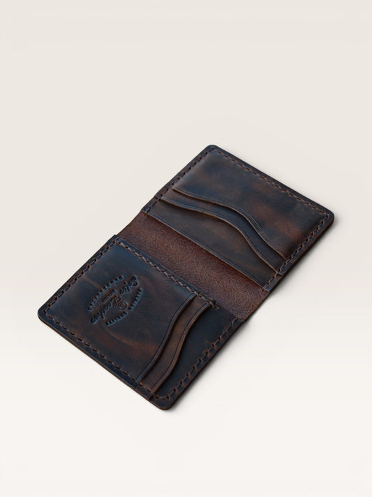 Safir Leather kremit rengi el yapımı crazy deri kartlık cüzdan, mumlu dikişli ve retro tasarımlı unisex aksesuar.
