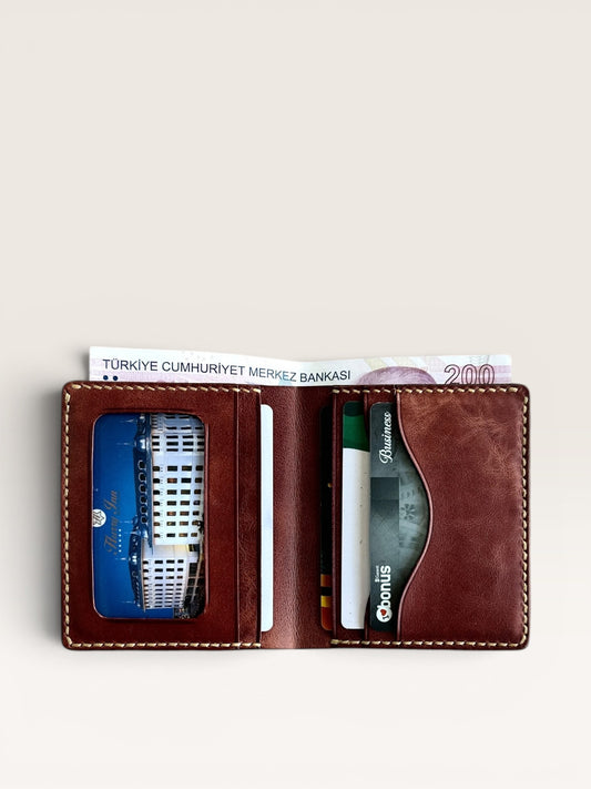 Safir Leather el yapımı taba rengi İtalyan deri cüzdan, kart ve para bölmeli, şık ve dayanıklı aksesuar.