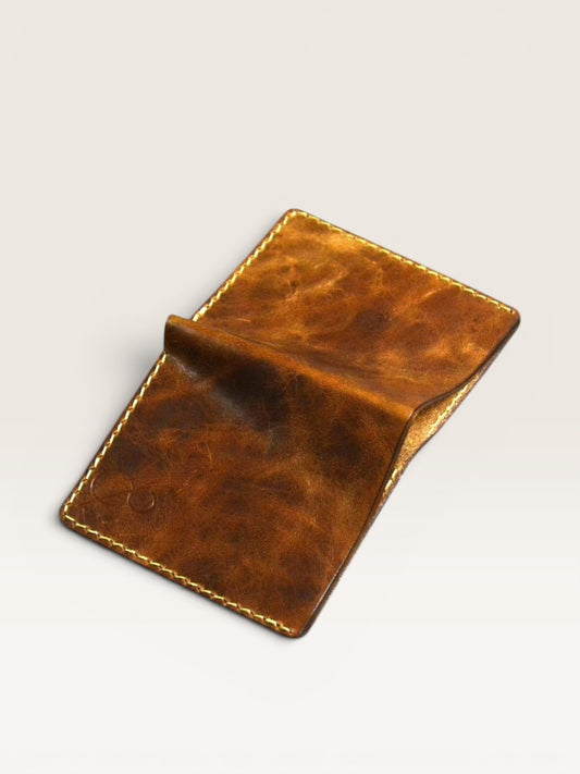 Safir Leather el yapımı, vintage görünümlü, mumlu dikişli, taba rengi minimal hakiki dana derisi cüzdan.