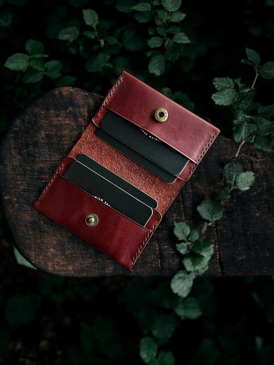 El Yapımı Bordo Deri Kartlık – Hakiki Deri, Minimal ve Şık Tasarım – Unisex Vintage Cüzdan
