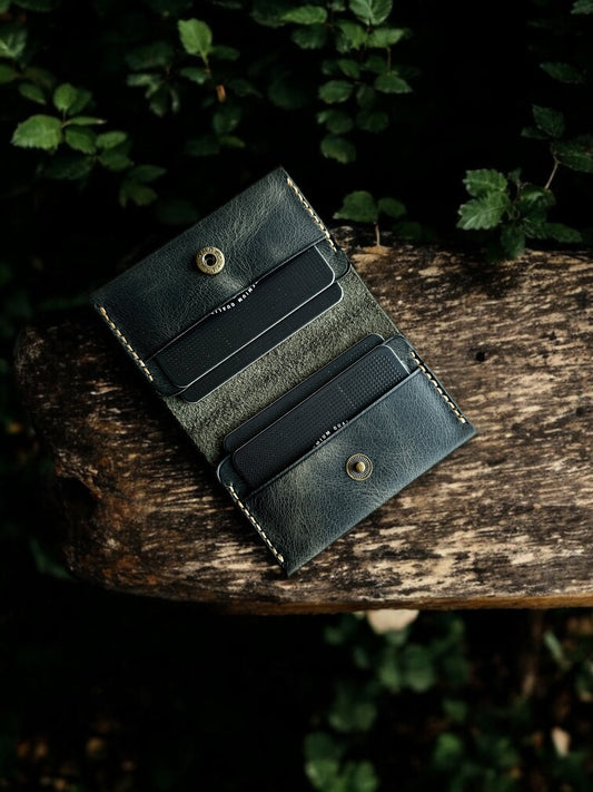 Hakiki Deri El Yapımı Koyu Yeşil Kartlık – Vintage Minimal Cüzdan – Erkek & Kadın İçin Şık Tasarım