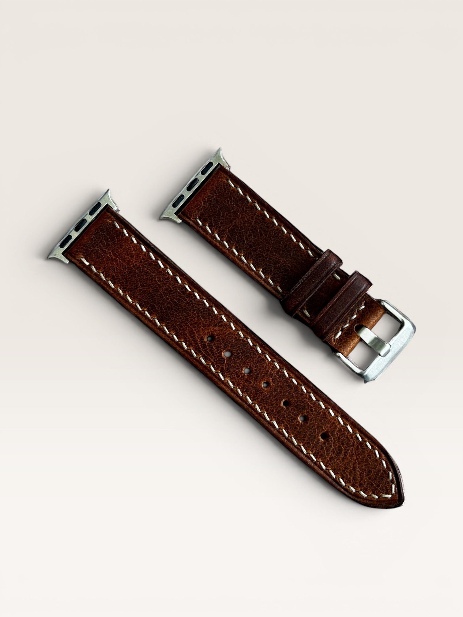 Safir Leather çift kat kahverengi deri Apple Watch kordonu, paslanmaz çelik toka ve adaptörlü, el dikişli.
