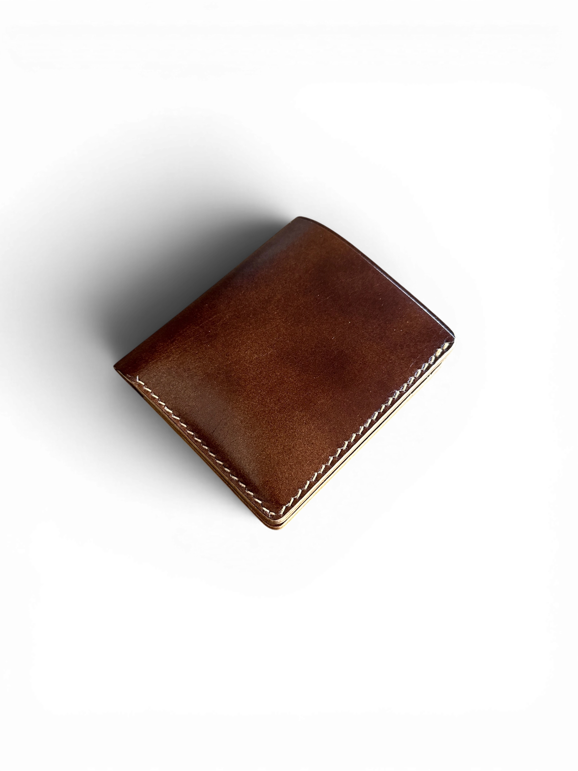 Safir Leather Babil Cordovan, Horween Shell Cordovan deriden el yapımı, parlak kahverengi, geleneksel dikişli cüzdan.