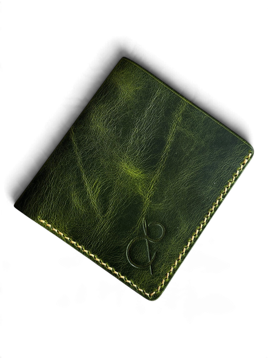Safir Leather Babil hakiki deri cüzdan, özel yeşil renkte, el yapımı, 10x9 cm boyutlarında, kart ve para bölmeli, sade ve şık tasarım.