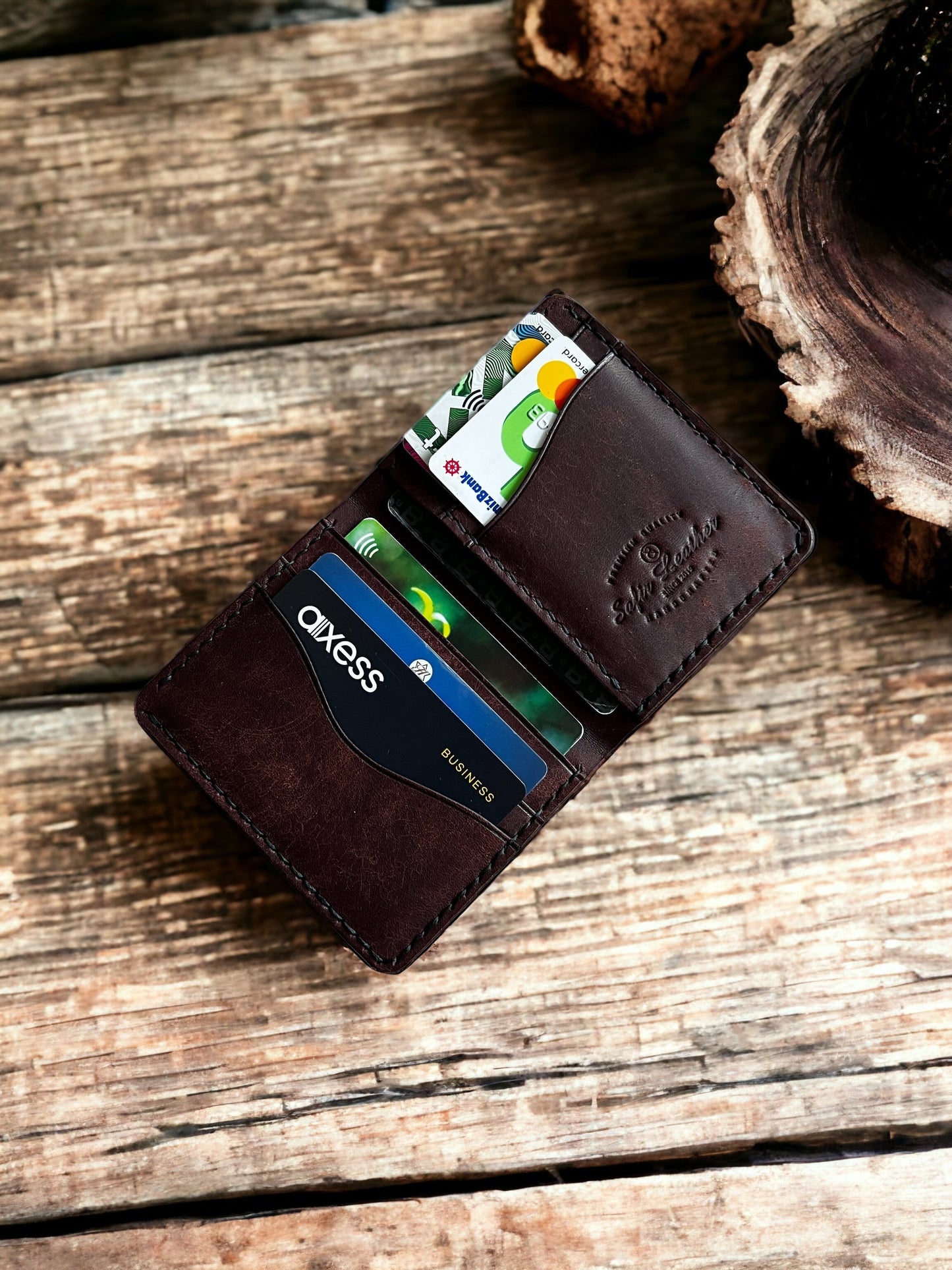 Safir Leather Babil Kahve Pueblo deri cüzdan, kahverengi, el yapımı, minimal tasarım, 6 kart kapasiteli.