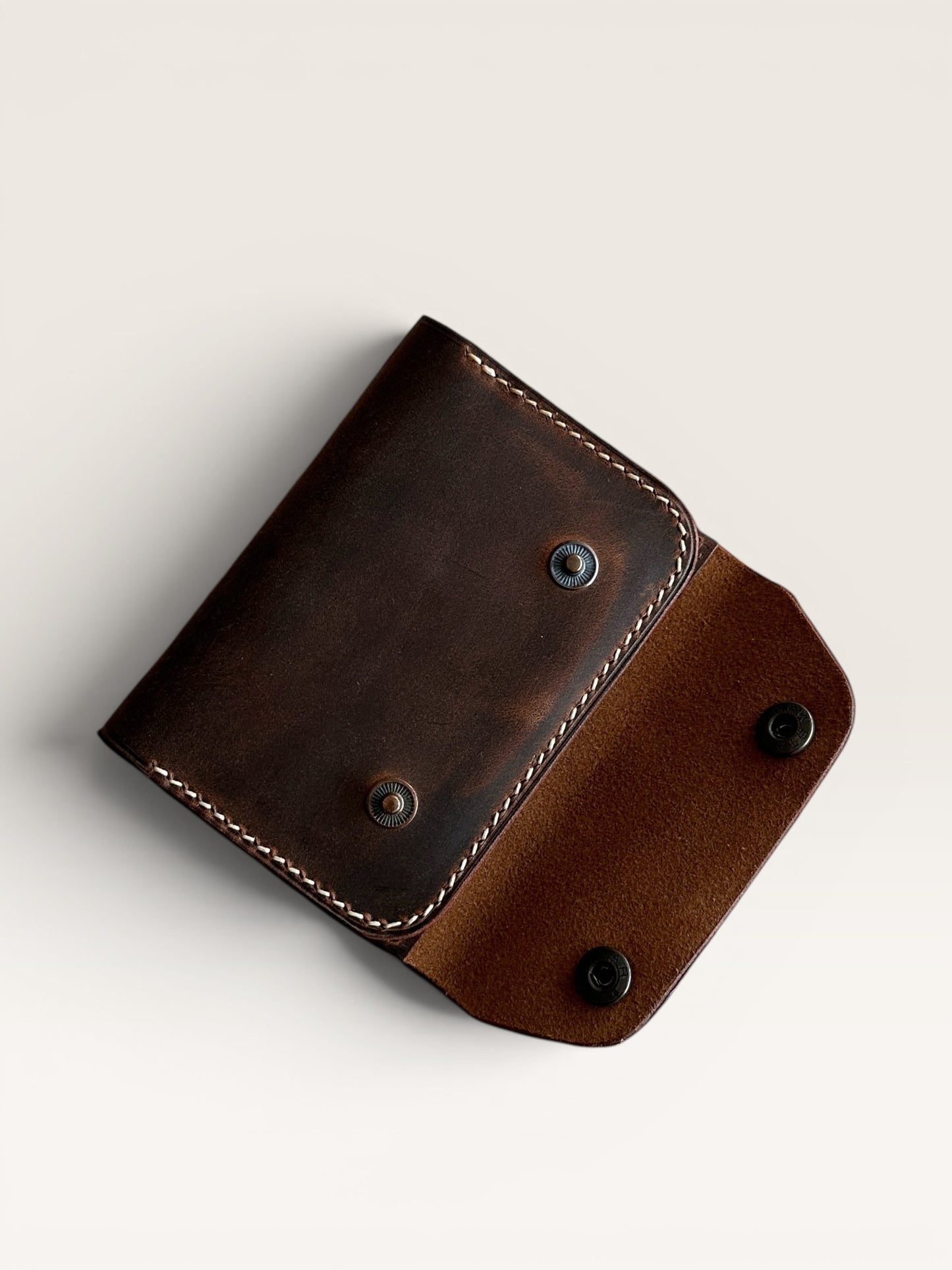 Safir Leather Big İtaly dark brown distressed leather cardholder wallet with snap closure, hand-stitched details.