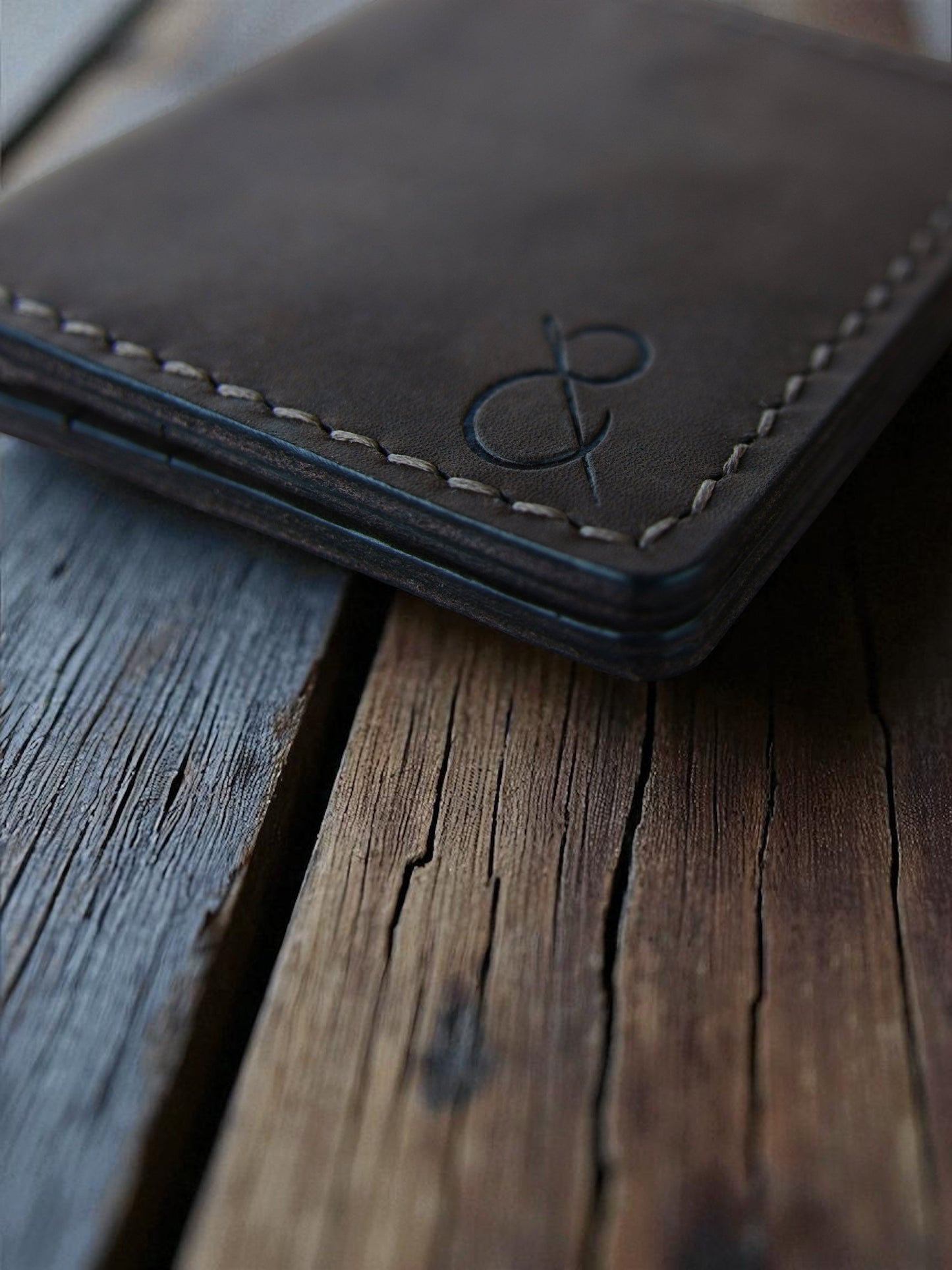 Safir Leather Crazy Deri Cüzdan, kahverengi, el yapımı, mumlu ip dikişli, minimal tasarım, 10x8.5 cm.