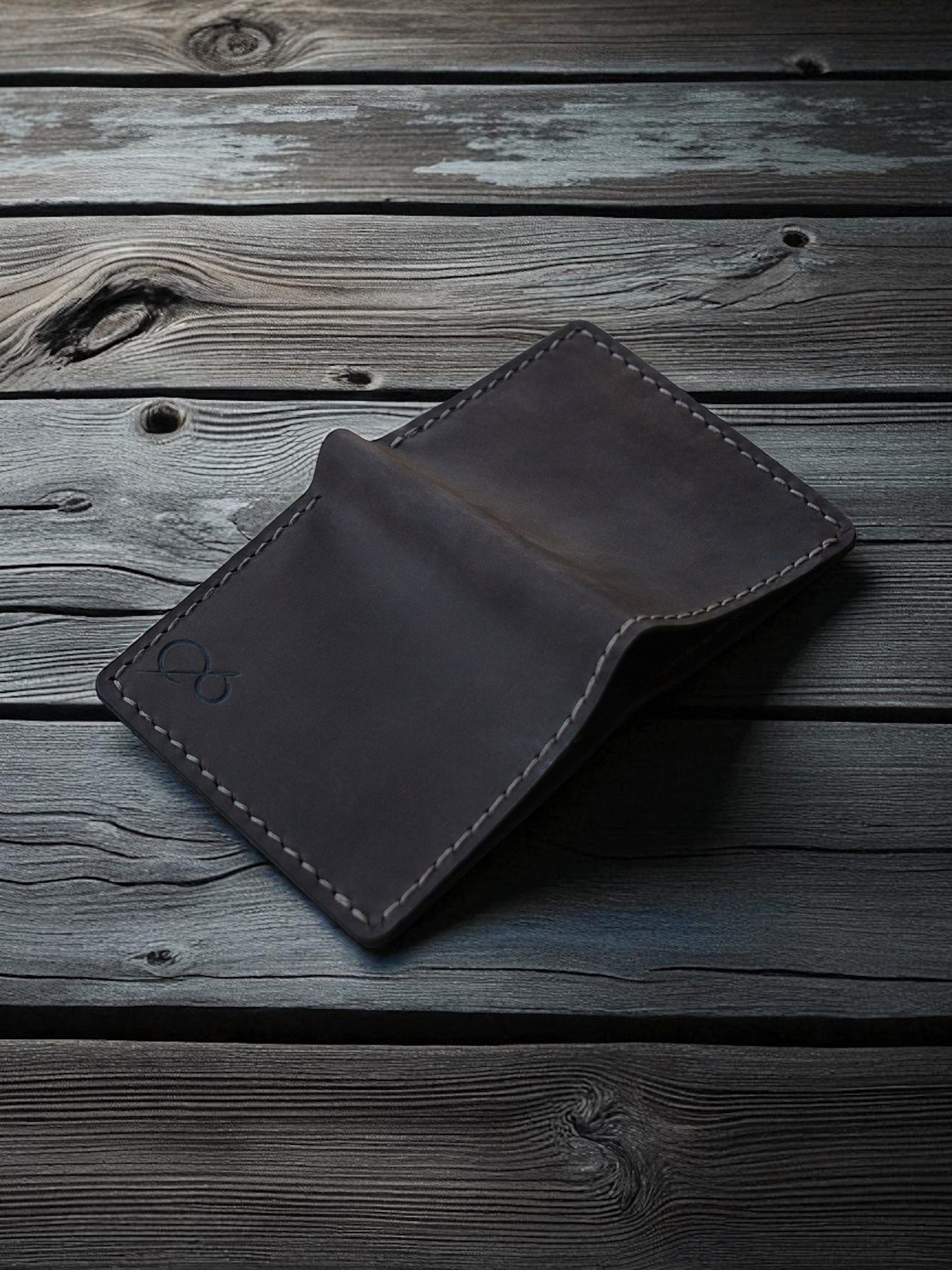 Safir Leather Crazy Deri Cüzdan, koyu kahverengi, hakiki deri, elde dikilmiş, minimalist tasarım, 10x8.5 cm.