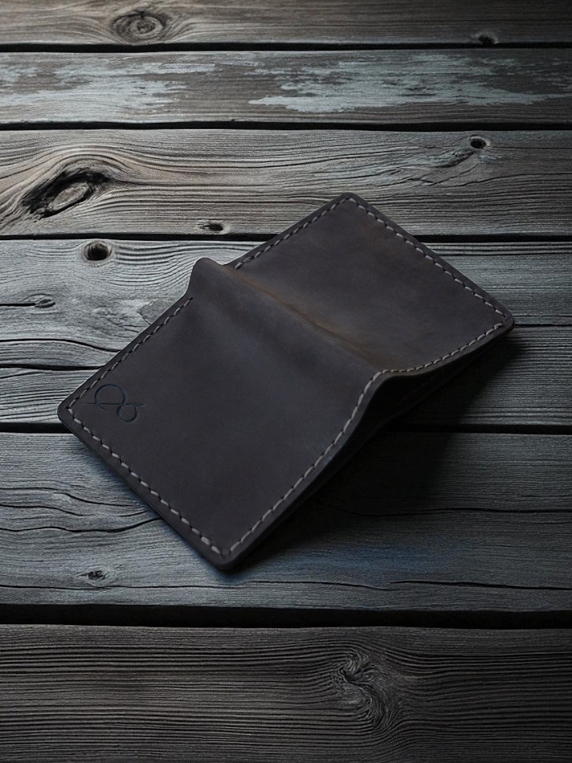 Safir Leather Crazy Deri Cüzdan, koyu kahverengi, hakiki deri, elde dikilmiş, minimalist tasarım, 10x8.5 cm.