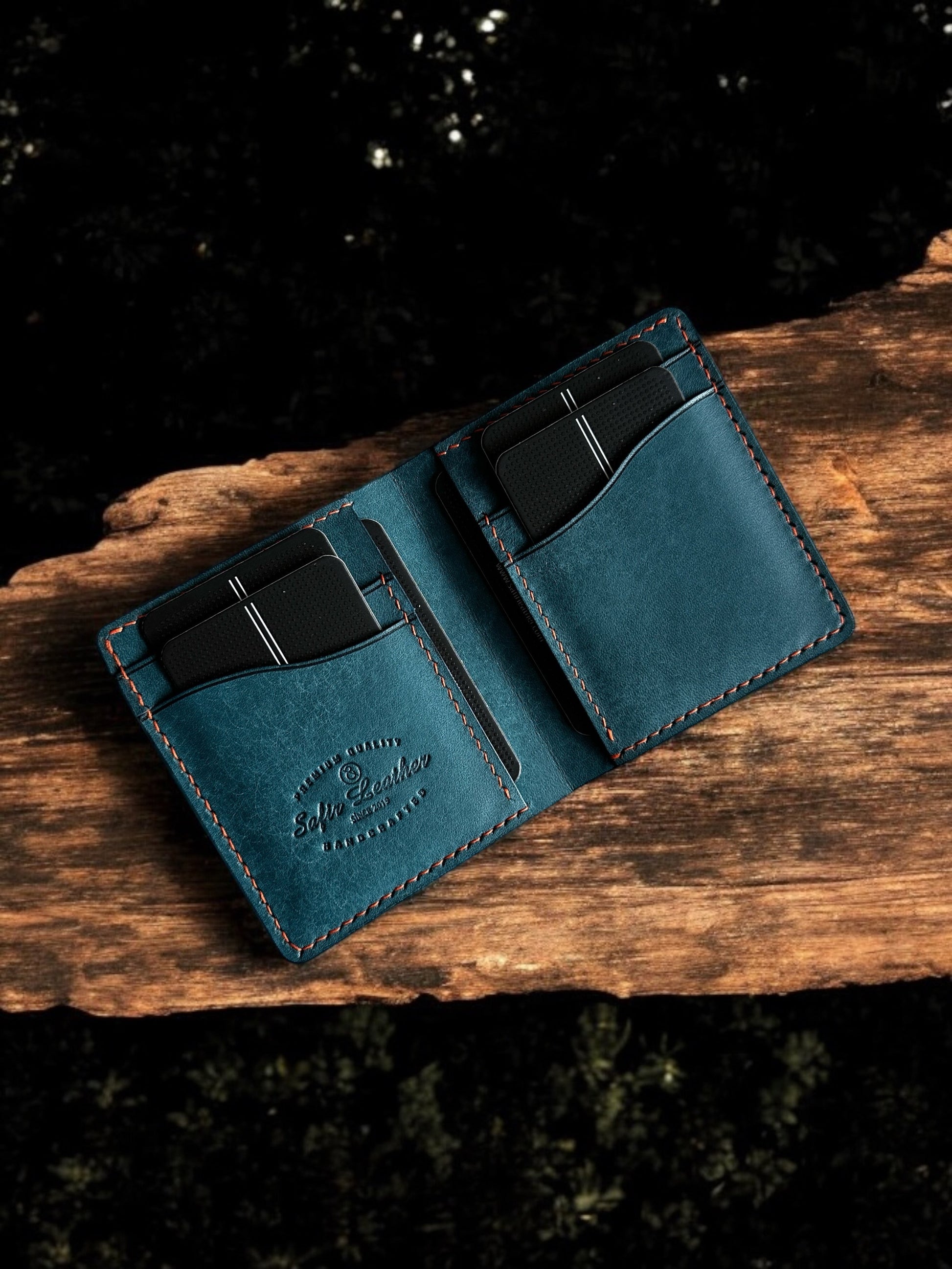 Safir Leather, derin mavi, hakiki deri, el yapımı, minimalist cüzdan. Kartlık ve para bölmeli.