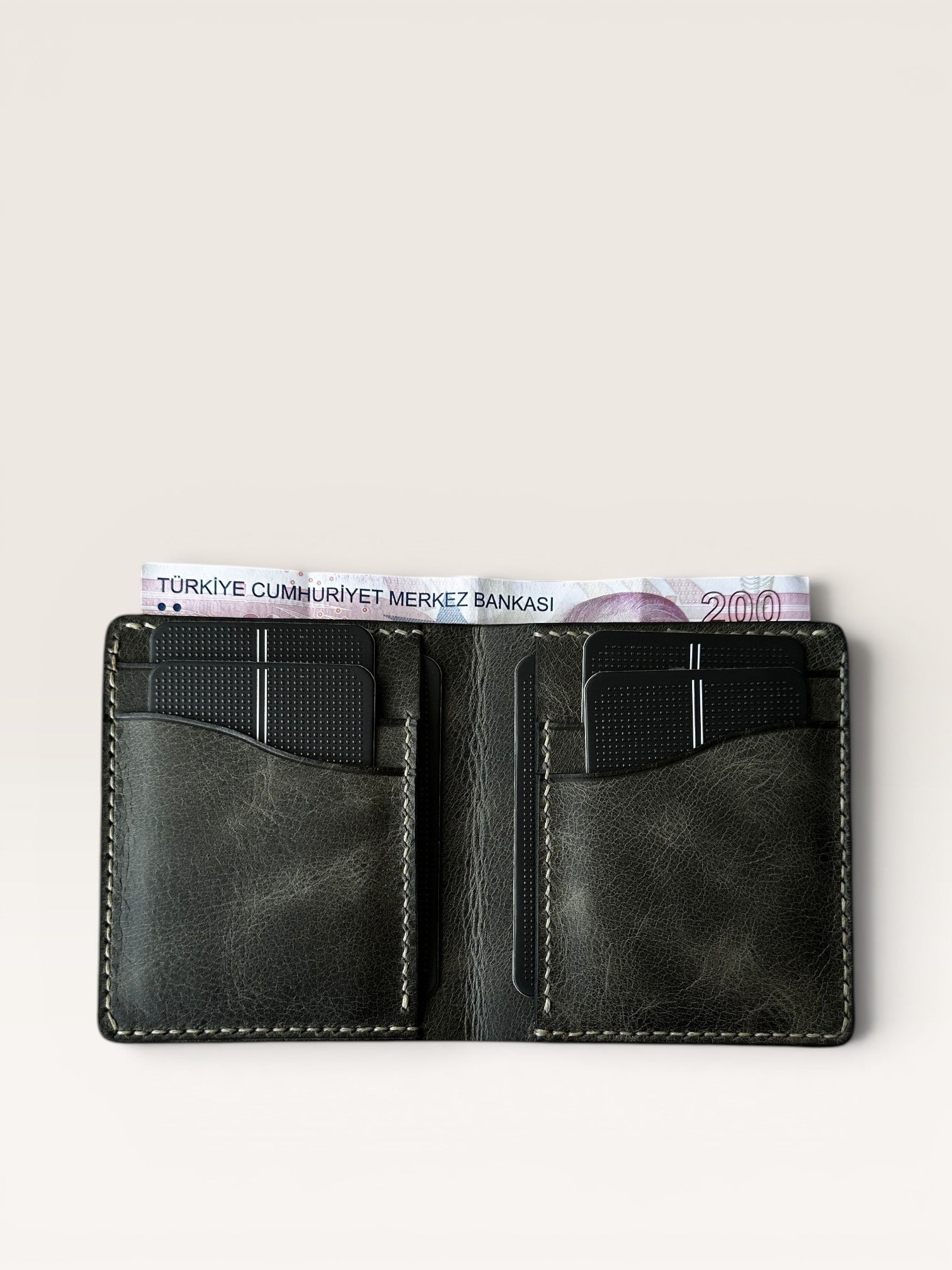 Safir Leather B-King haki deri cüzdan, kart ve para bölmeli.