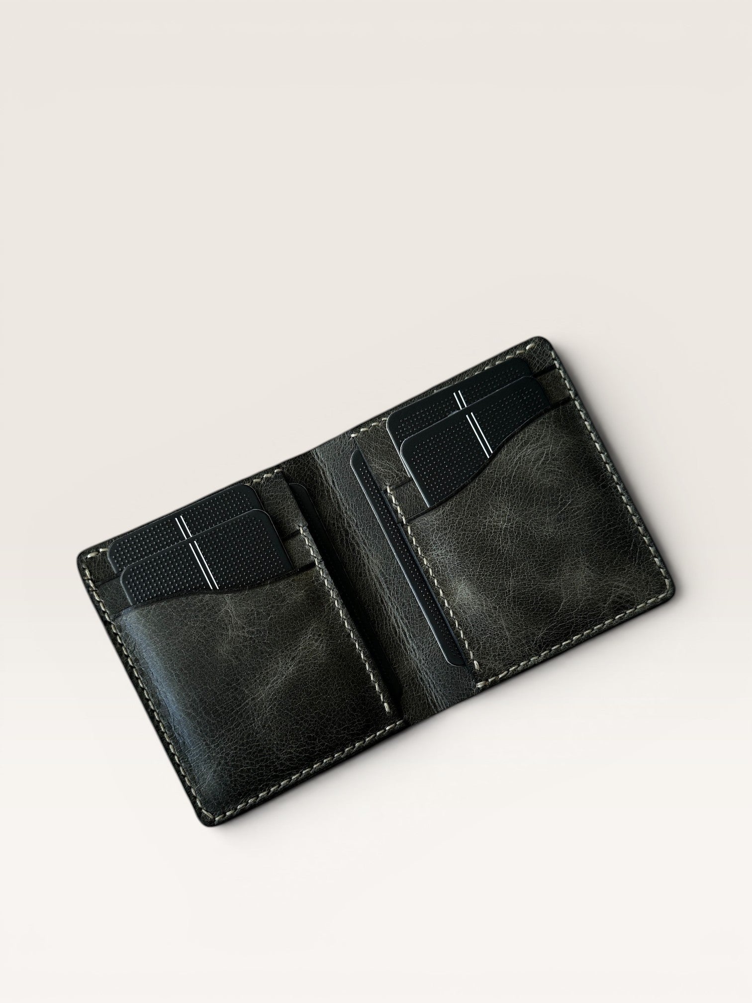 Safir Leather B-King haki deri cüzdan, el yapımı.