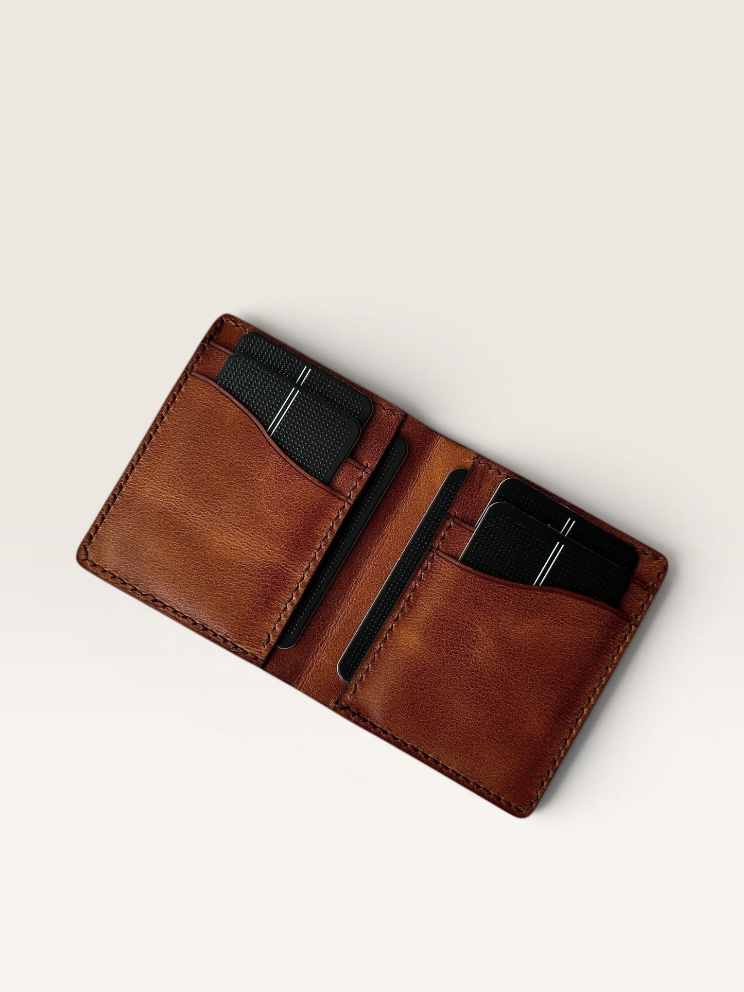 Safir Leather B-King Gold deri cüzdan, kart bölmeli.