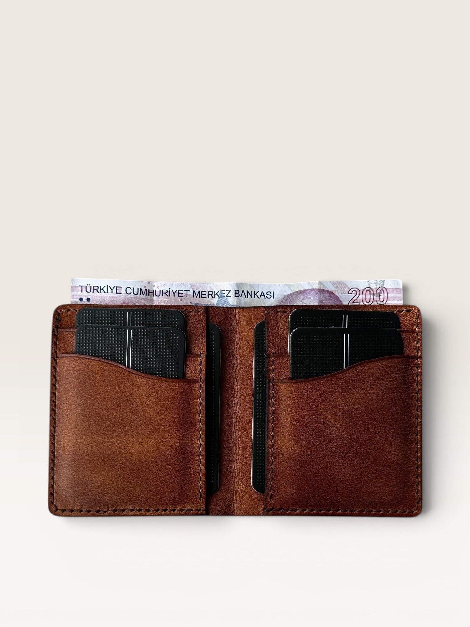 Safir Leather B-King Gold deri cüzdan, kart ve para bölmeli.