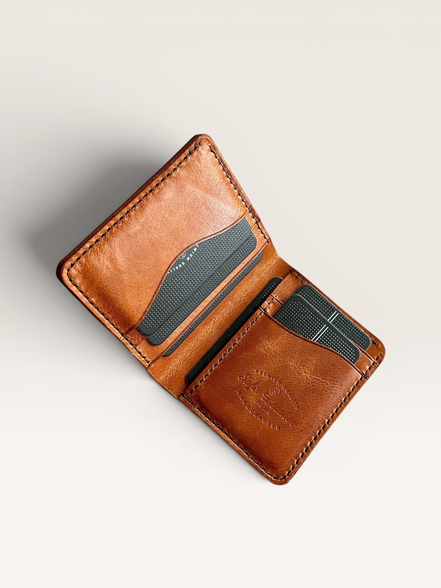 Safir Leather el yapımı, kahverengi hakiki deri erkek cüzdanı. Kartlık ve nakit bölmeli, 10x8.5 cm.
