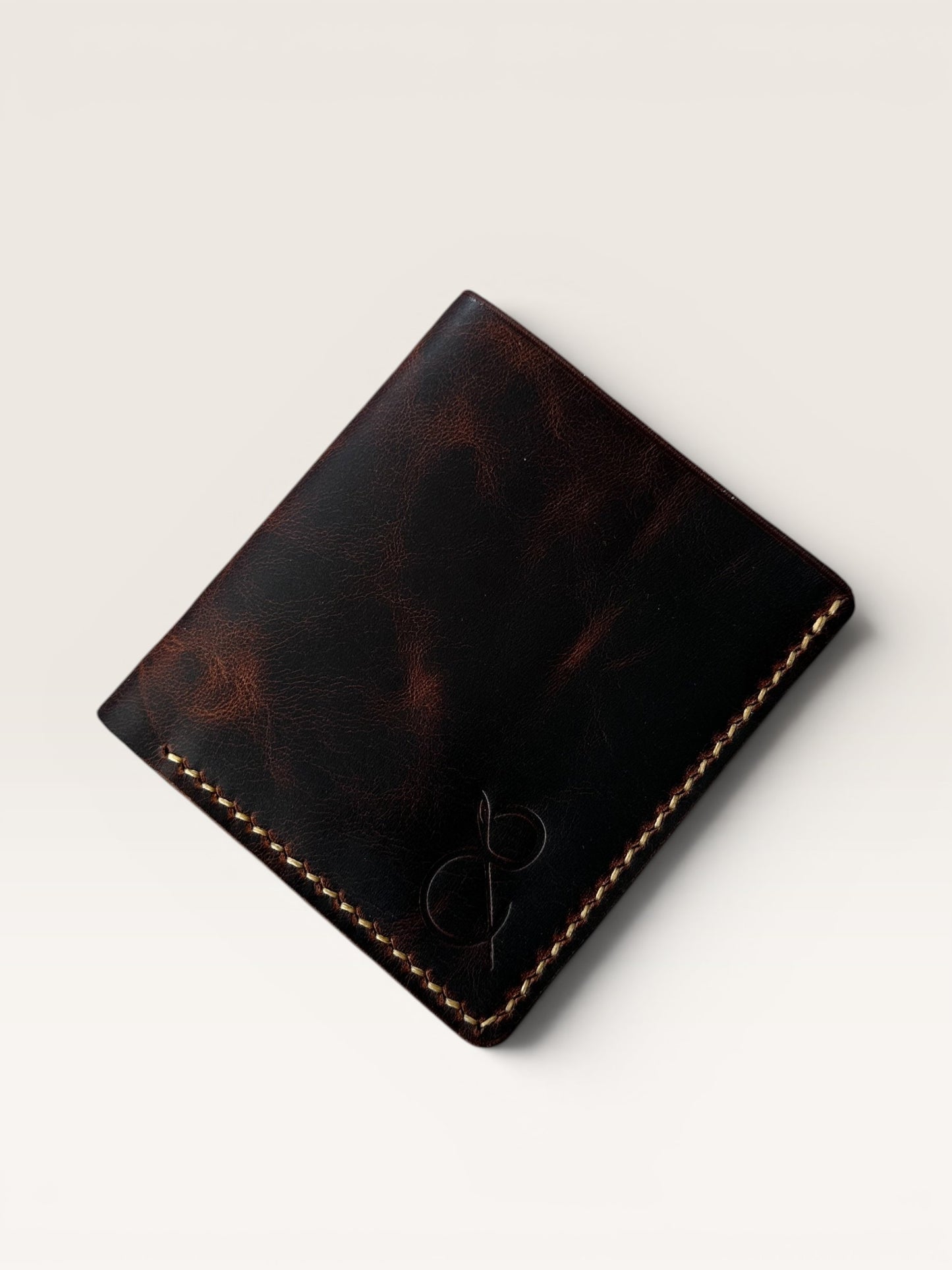 Safir Leather B-King hakiki deri cüzdan, taba rengi, 10x9 cm kapalı boyut, el yapımı, kart bölmeli, sade tasarım.