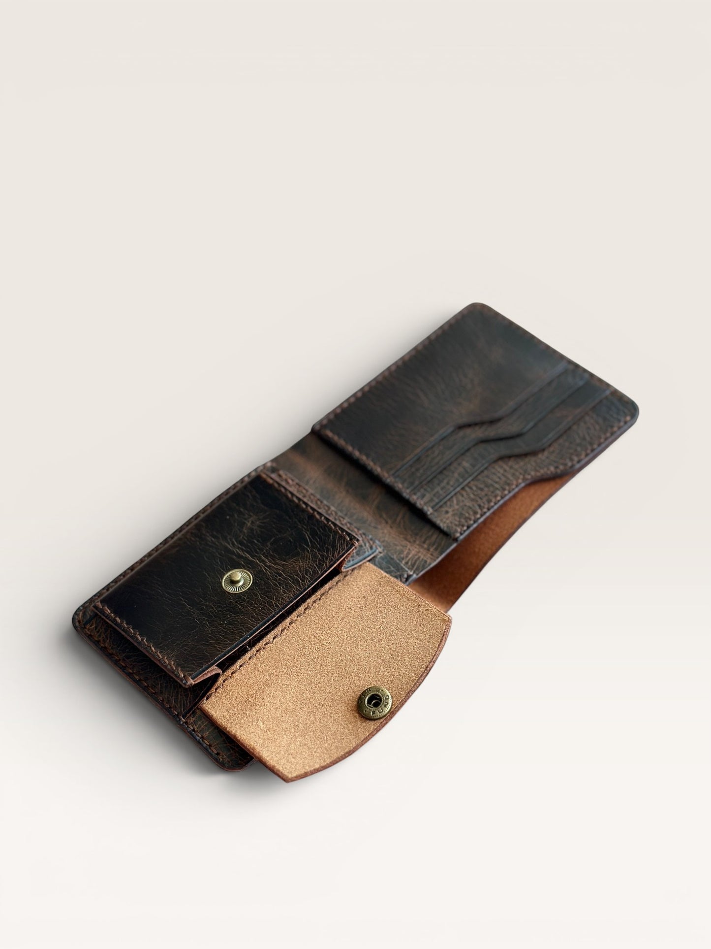 Safir Leather el yapımı, vintage kahverengi, hakiki İtalyan deri erkek cüzdanı. Kartlık ve bozuk para bölmeli.