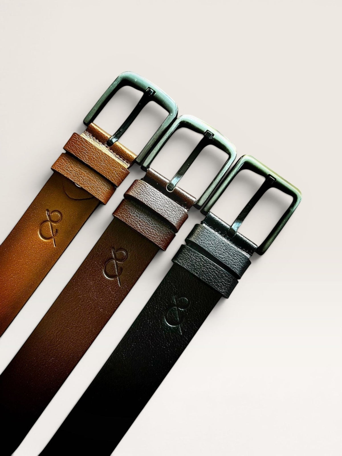 Safir Leather hakiki deri kemer, taba, kahverengi ve siyah renklerde, metal tokalı, tek parça 4mm kalınlığında.