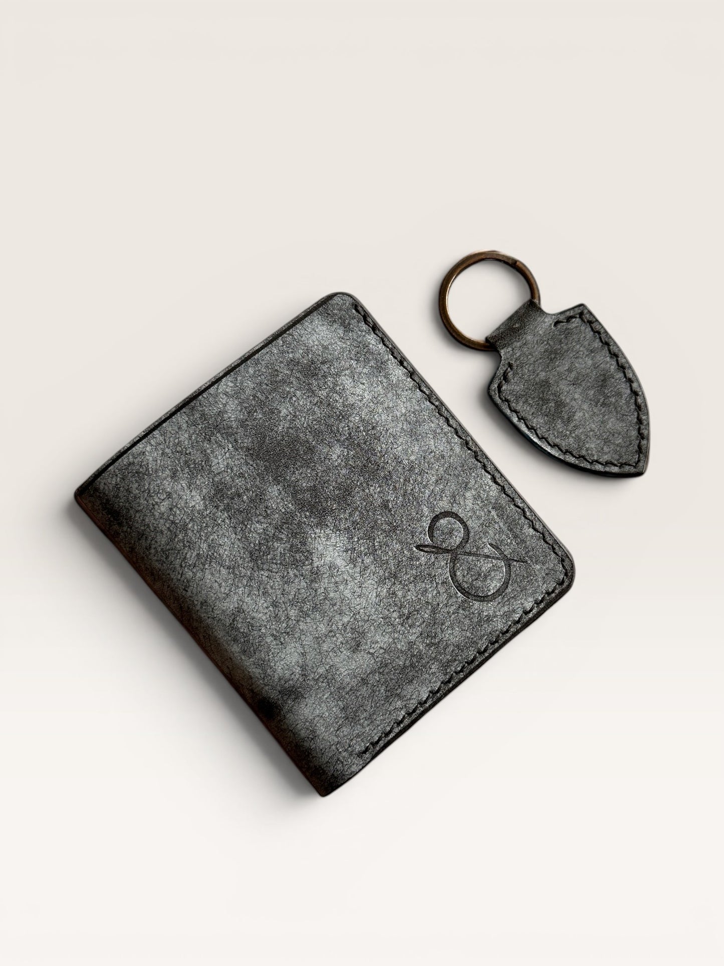 Safir Leather el yapımı gri siyah İtalyan deri cüzdan ve anahtarlık seti, zarif ve dayanıklı.