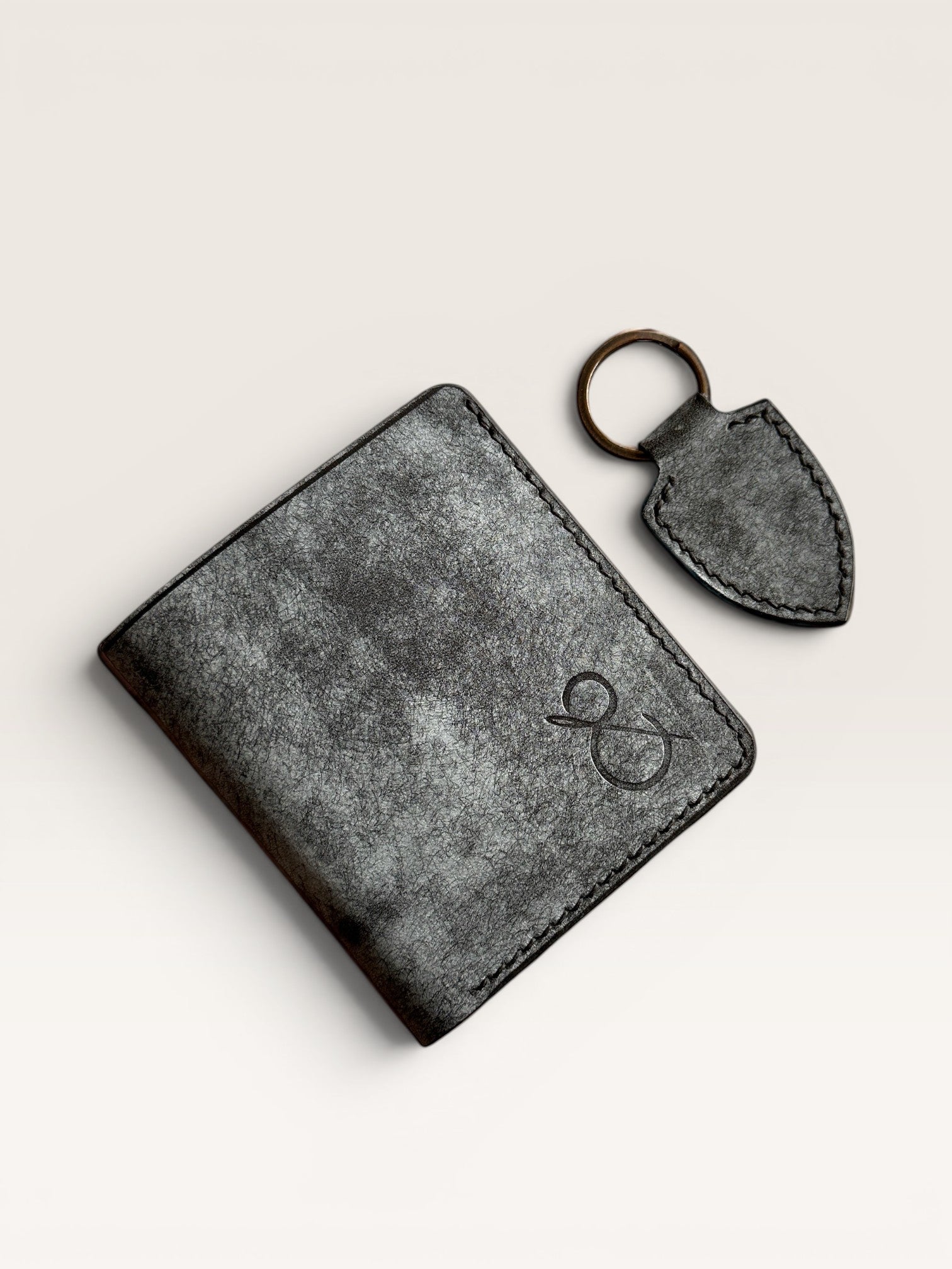 Safir Leather el yapımı gri siyah İtalyan deri cüzdan ve anahtarlık seti, zarif ve dayanıklı.