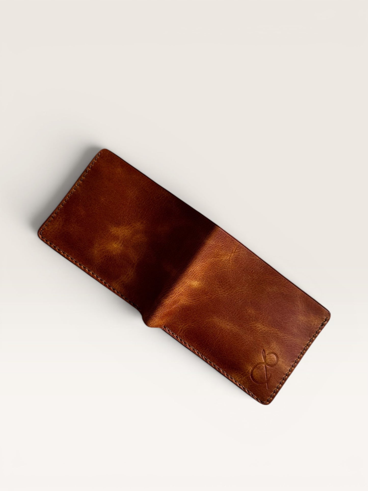Safir Leather, hakı renkte İtalyan derisinden yapılmış, 8 kart bölmeli ve nakit para gözlü, zarif erkek cüzdanı.
