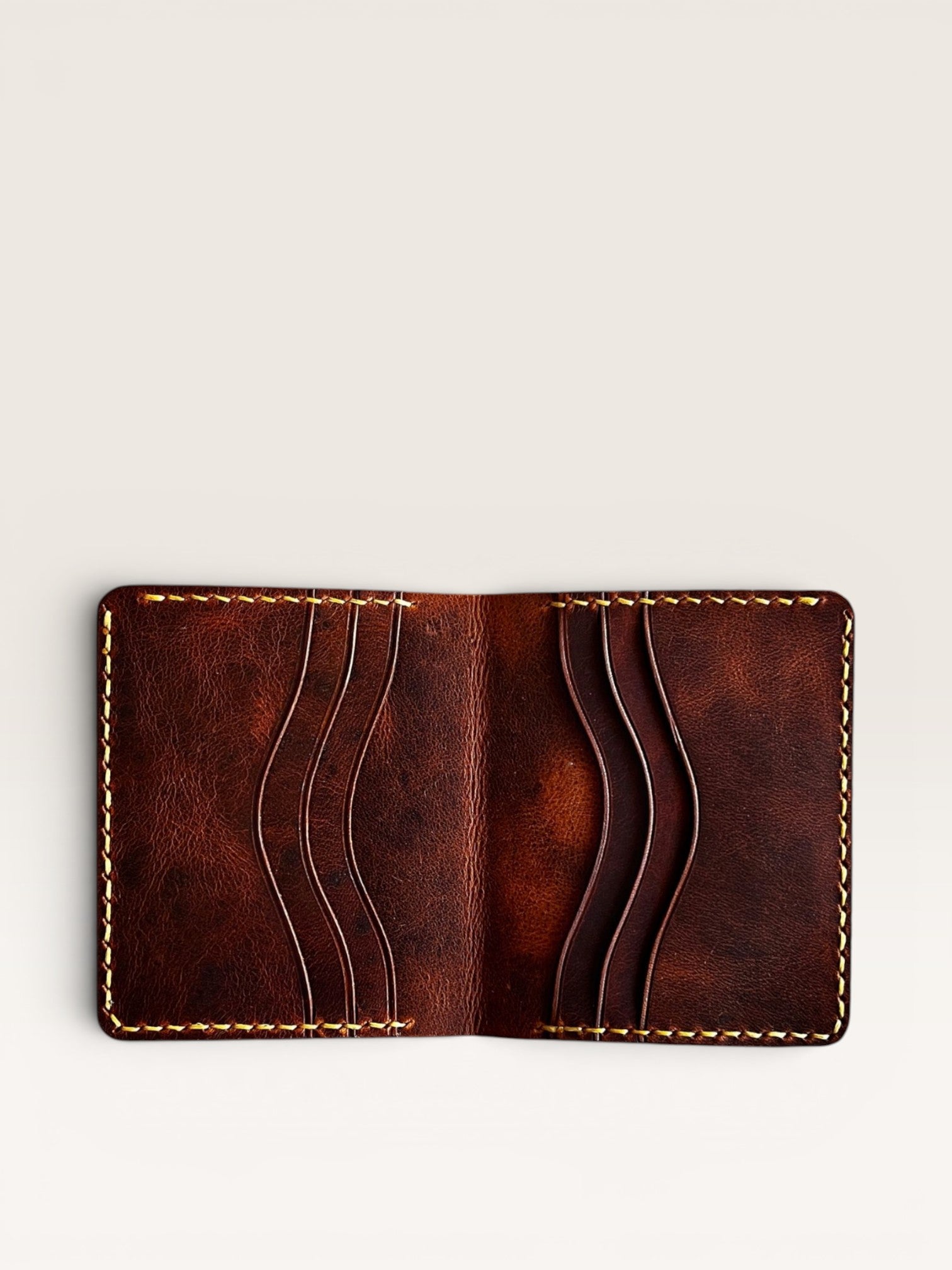 Safir Leather el yapımı kahverengi İtalyan deri cüzdan, 8,5*10 cm boyutlarında, 10 kart kapasiteli, vintage ve unisex tasarım.