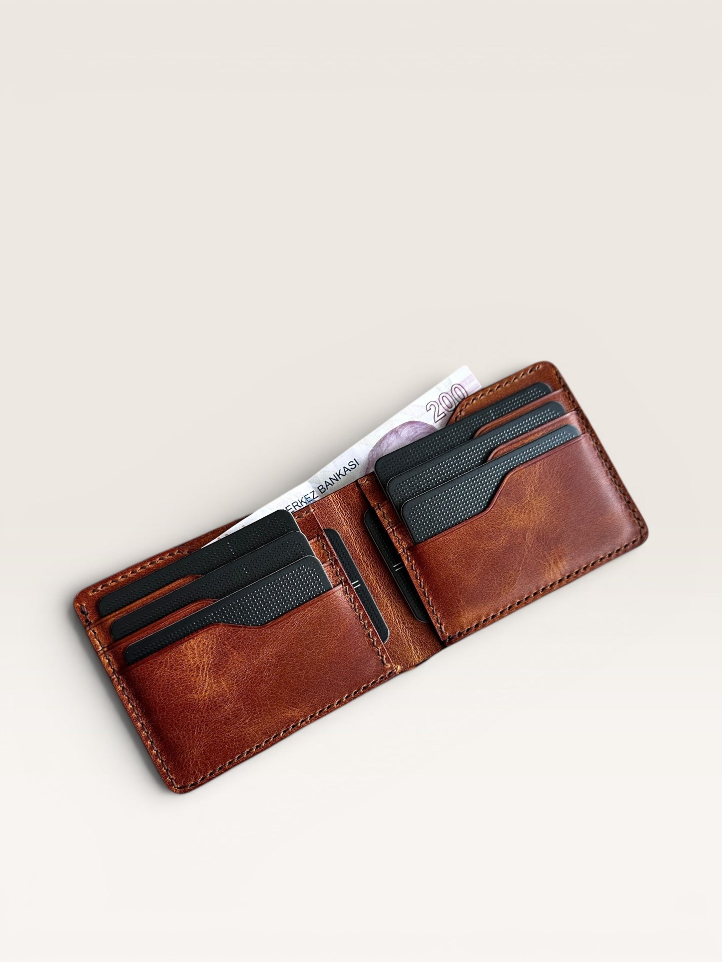 Safir Leather İtalyan deri cüzdan, kızıl kahve rengi, 8 kart bölmeli ve nakit para gözlü.