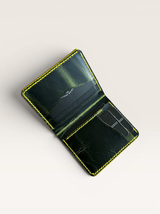 Safir Leather el yapımı İtalyan derisi, limon sarısı efektli, minimalist tasarımlı cüzdan.