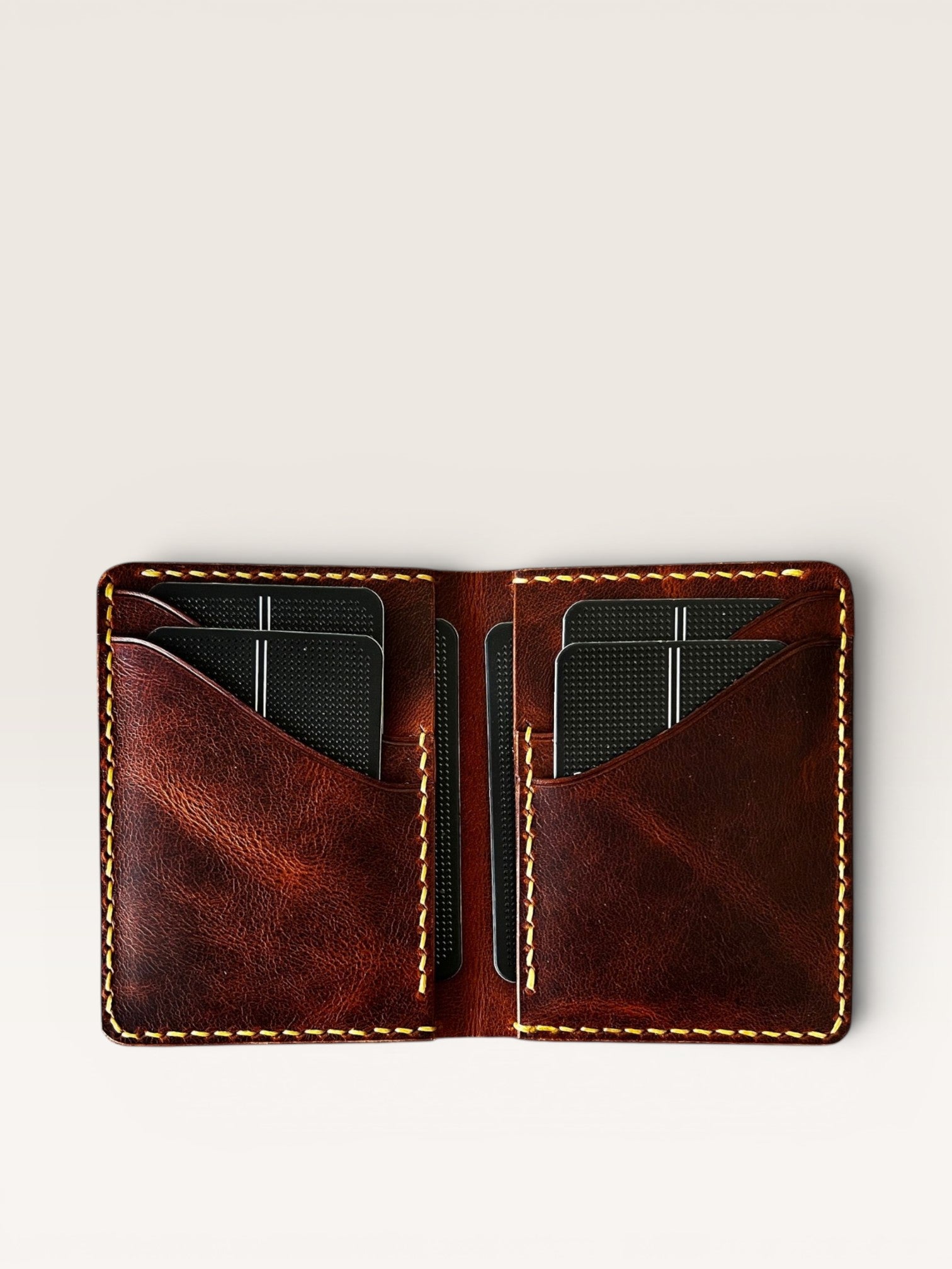 Safir Leather kahverengi İtalyan deri Viking cüzdan, elde dikilmiş, minimal tasarım, 10 kart kapasiteli.