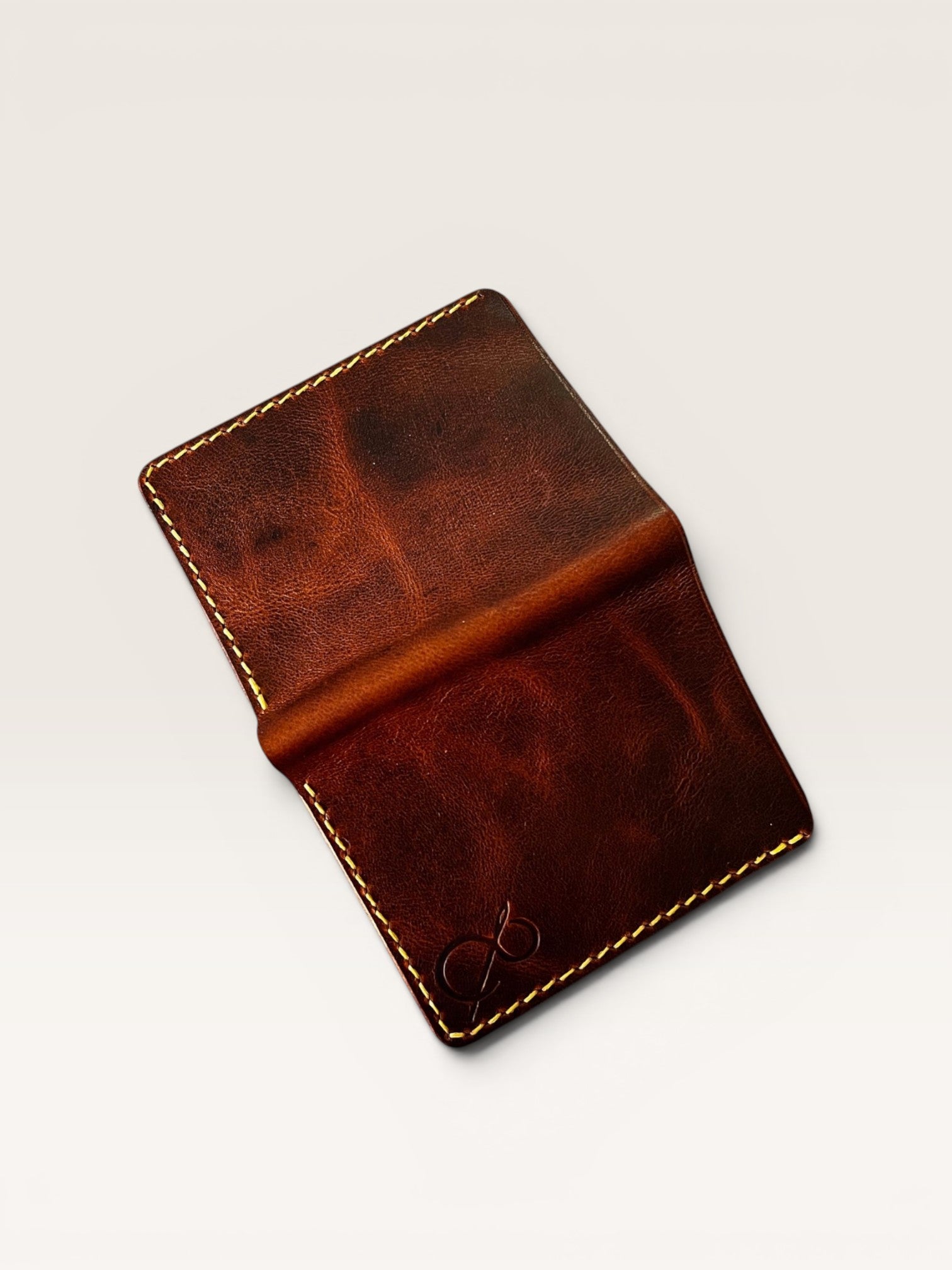 Safir Leather el yapımı kahverengi İtalyan deri Viking cüzdan, vintage tasarım, 8.5x10.5 cm boyutlarında, 10-16 kart kapasiteli.