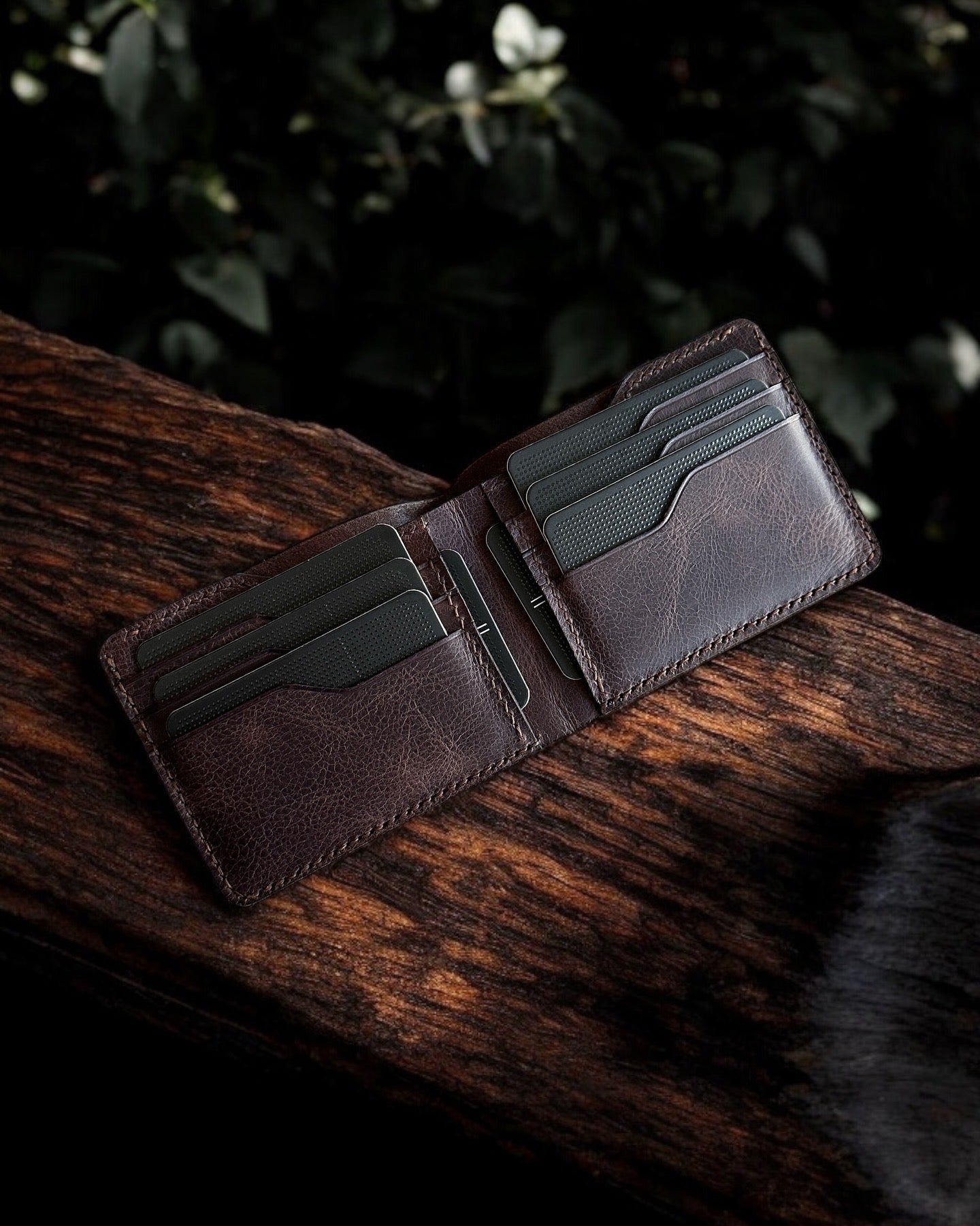 Safir Leather kahve rengi, İtalyan derisi, 8 kart bölmeli, nakit para bölmeli, zarif tasarımlı erkek cüzdanı.
