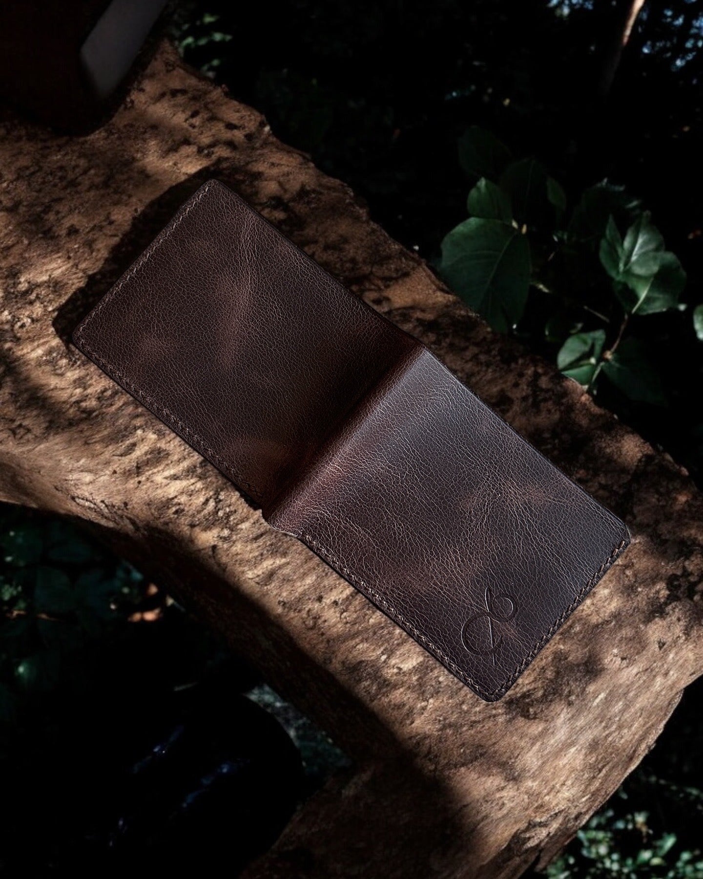 Safir Leather kahve rengi İtalyan derisi, 8 kart bölmeli, nakit para bölmeli, zarif ve dayanıklı erkek cüzdanı.