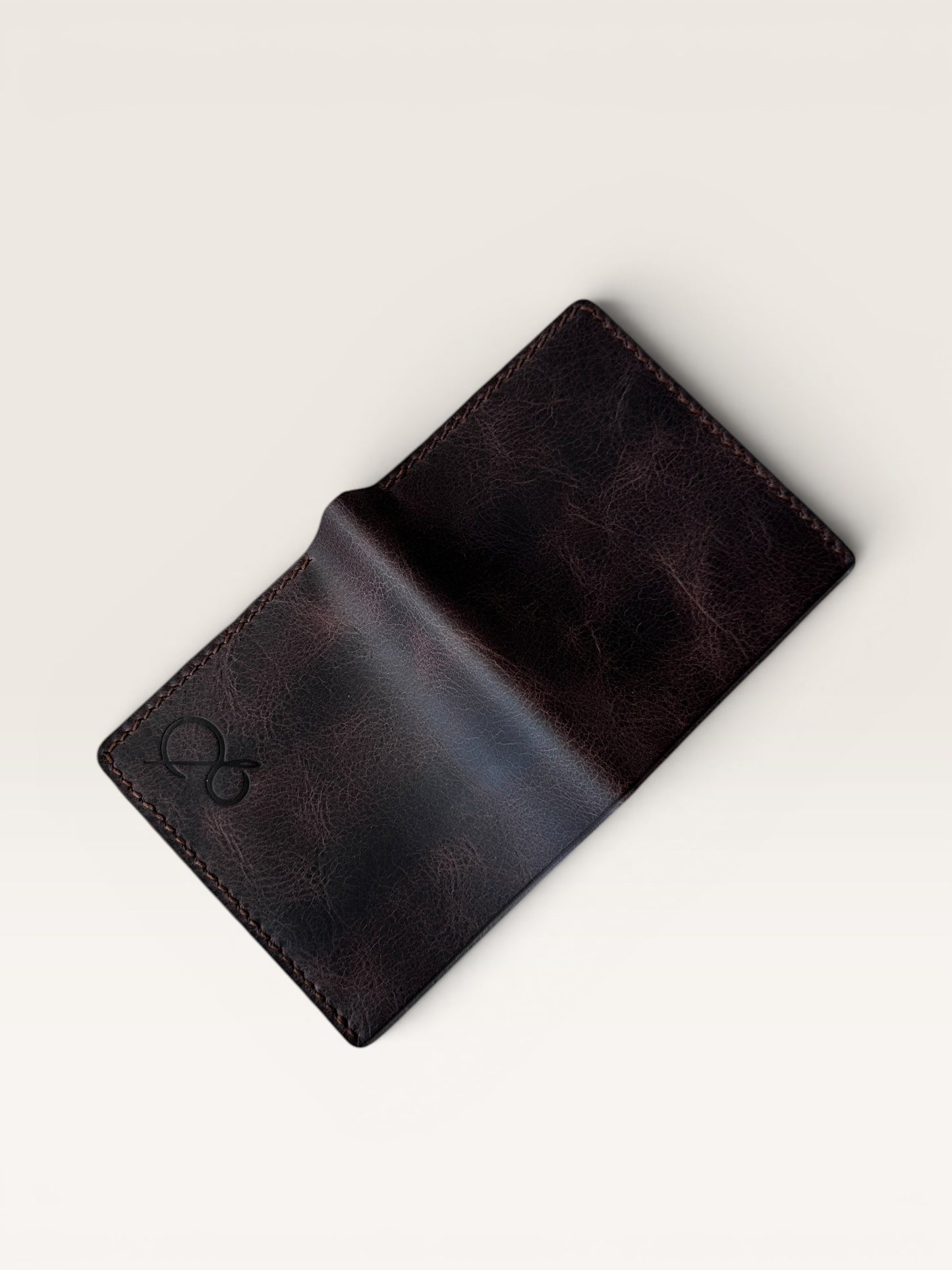 Safir Leather özel kahve hakiki deri erkek cüzdanı, 10x9 cm kapalı boyut, kart bölmeli, sade ve şık tasarım.