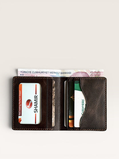 Safir Leather el yapımı kahve rengi İtalyan deri cüzdan, kart ve para bölmeli, şık ve dayanıklı.