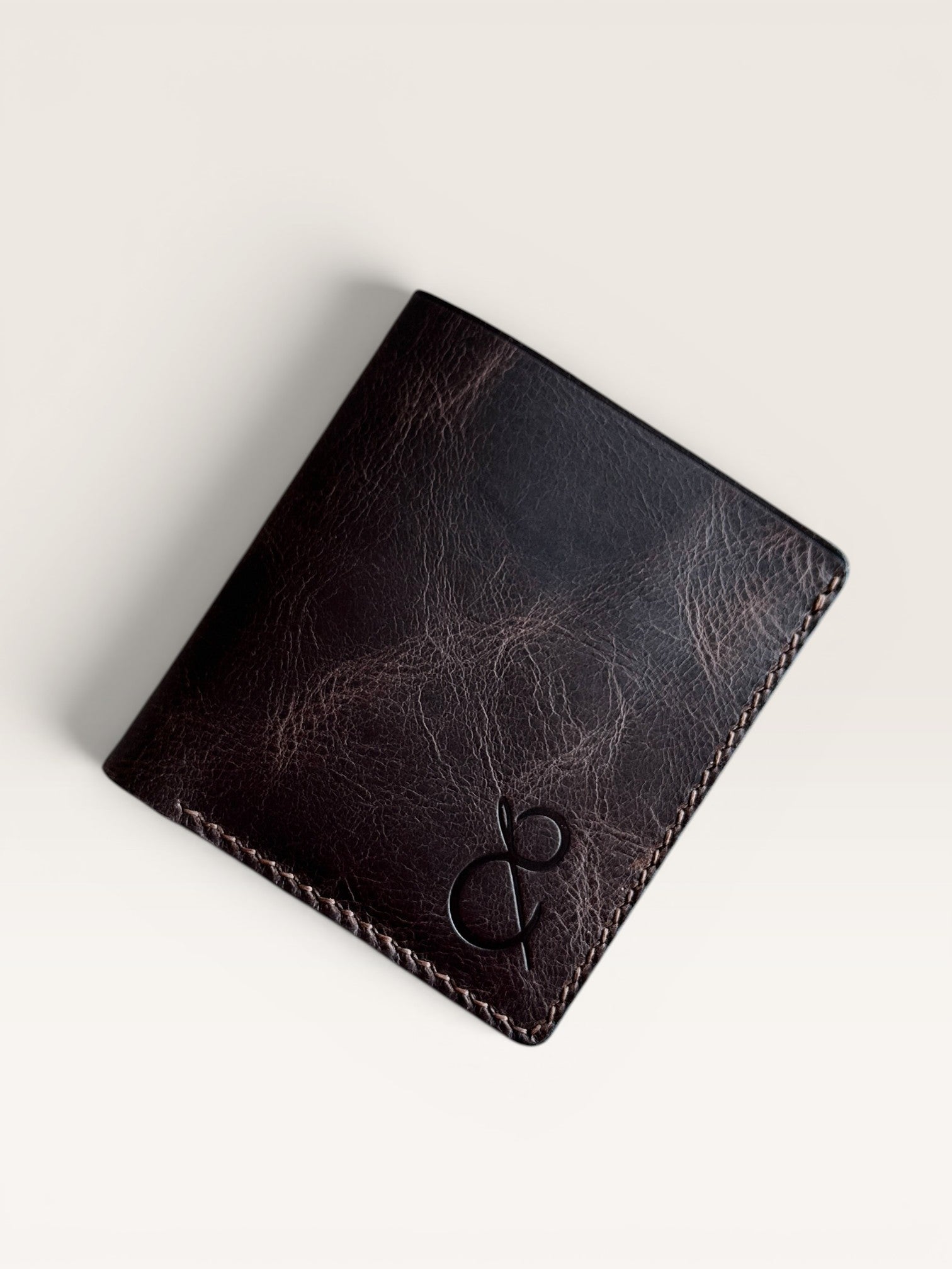 Safir Leather el yapımı kahve rengi İtalyan deri cüzdan, zarif ve dayanıklı, minimalist tasarım.