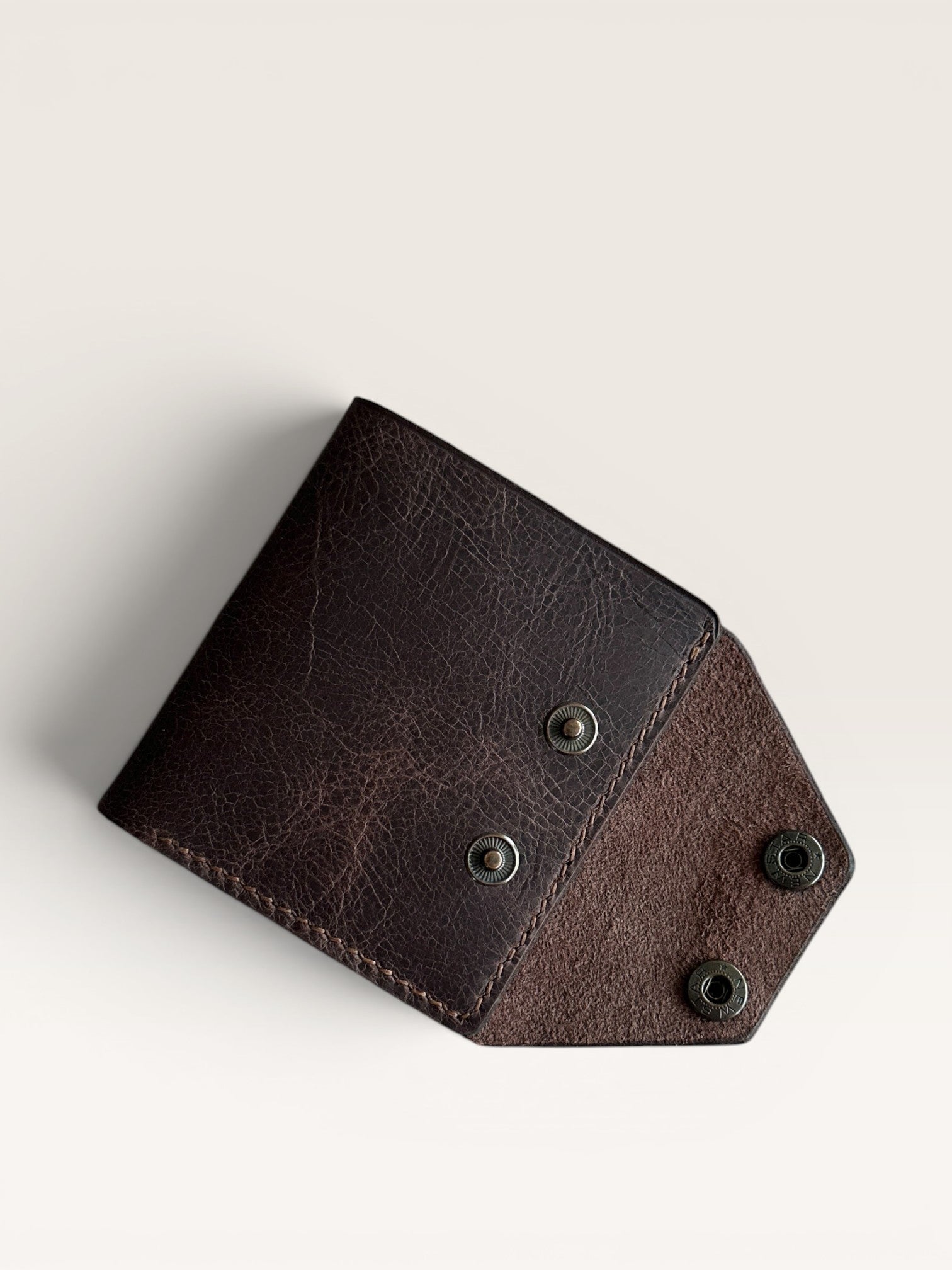 Safir Leather kahverengi hakiki deri erkek cüzdanı, çıtçıt kapamalı, 10x9 cm.