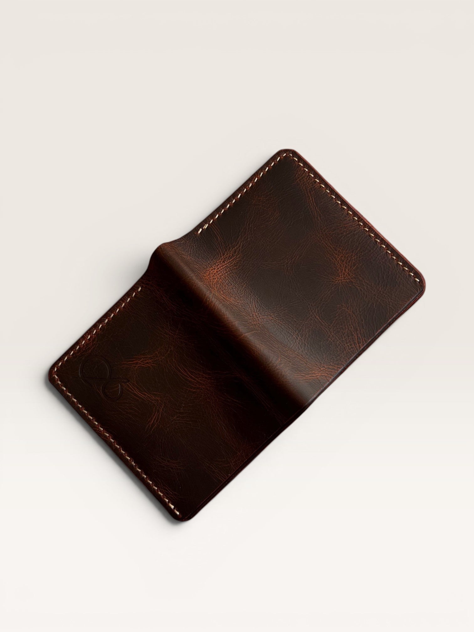 Safir Leather, kahverengi İtalyan derisinden, 6 kart bölmeli ve nakit para bölmeli, özel efektli, zarif erkek cüzdanı.